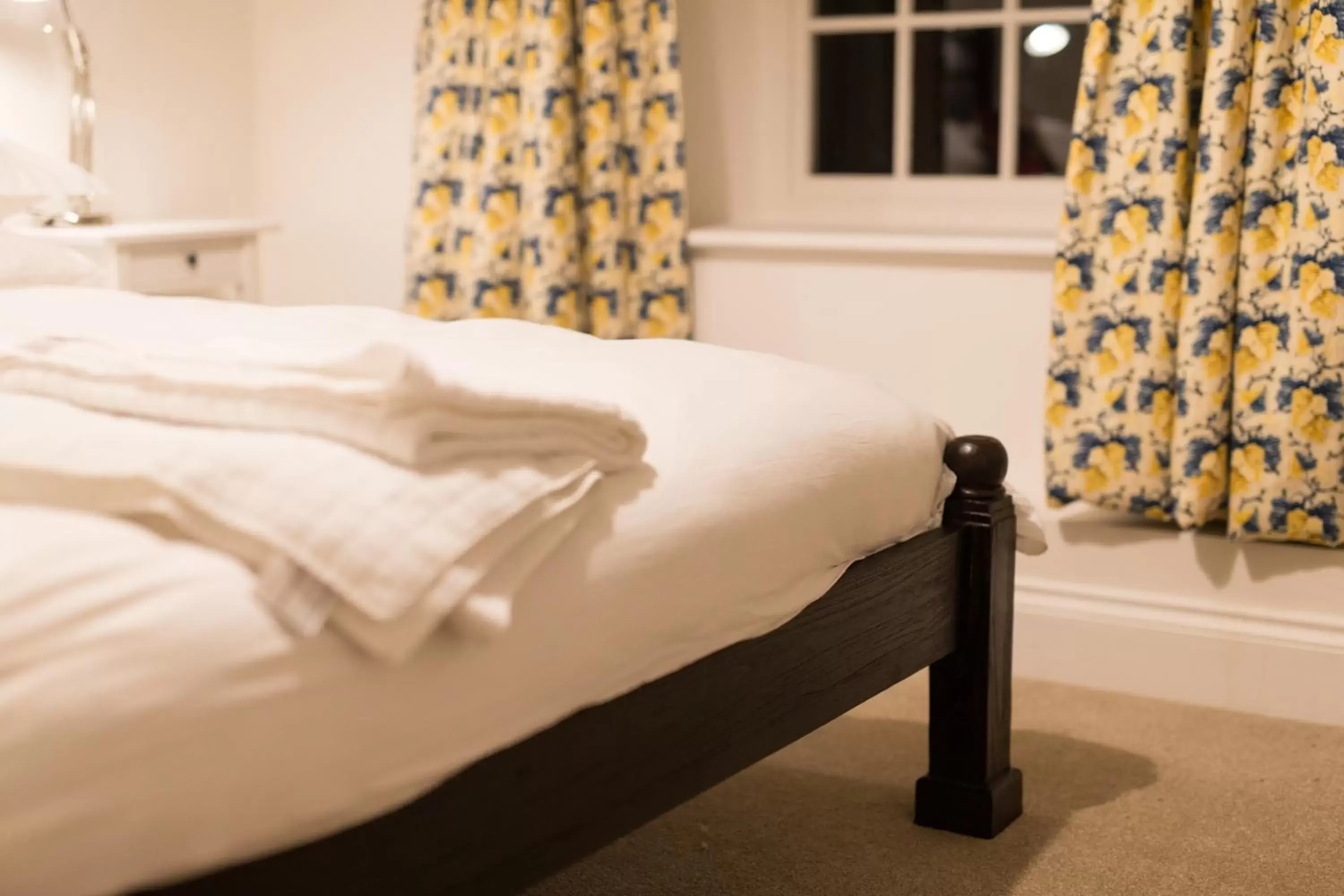 Four-Poster King Room in The Holford Arms Four-Poster King Room in The Holford Arms