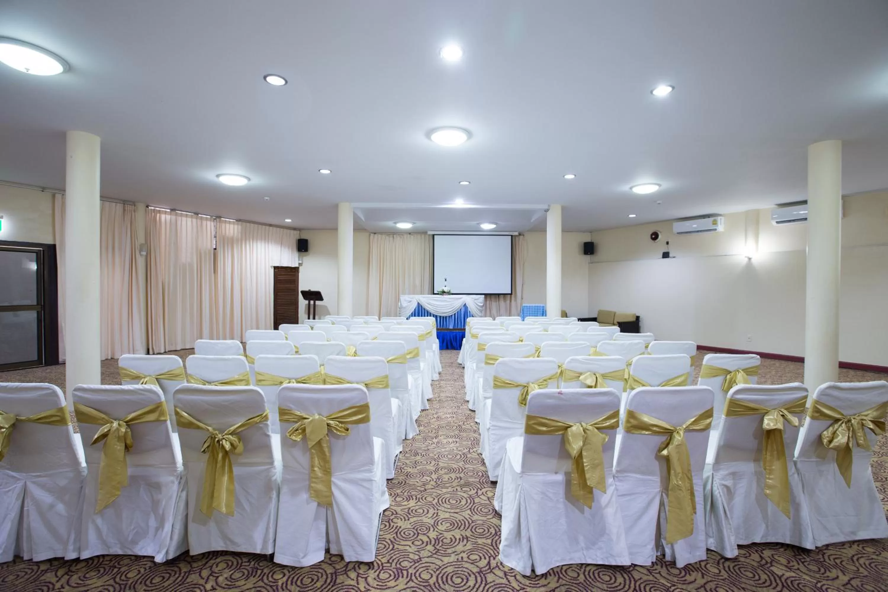 Business facilities in Eurasia Cha-Am Lagoon