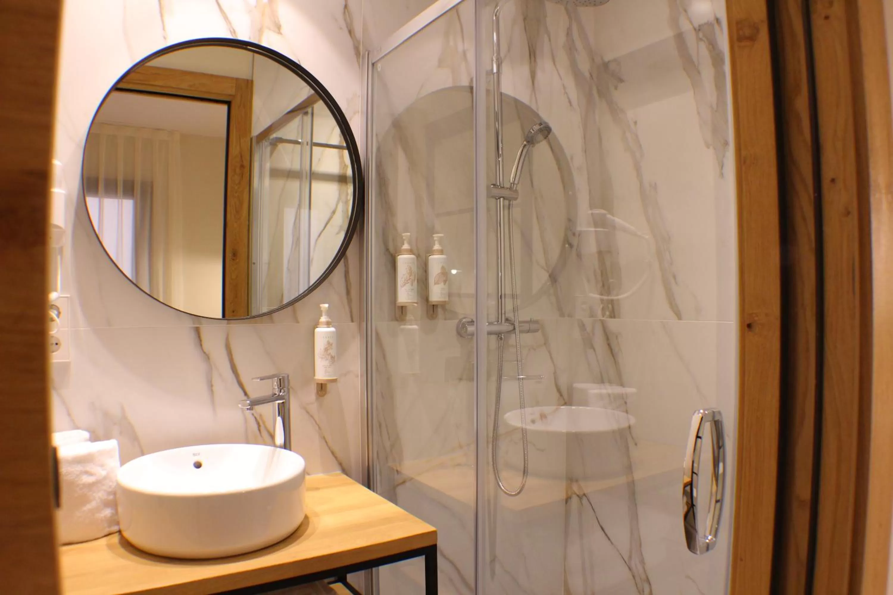 Shower in Hotel Marfany