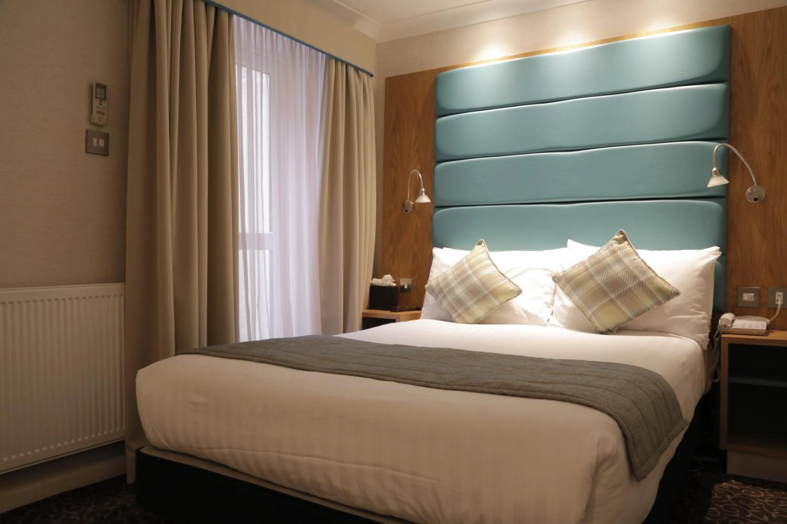 bunk bed, Bed in Astors Belgravia