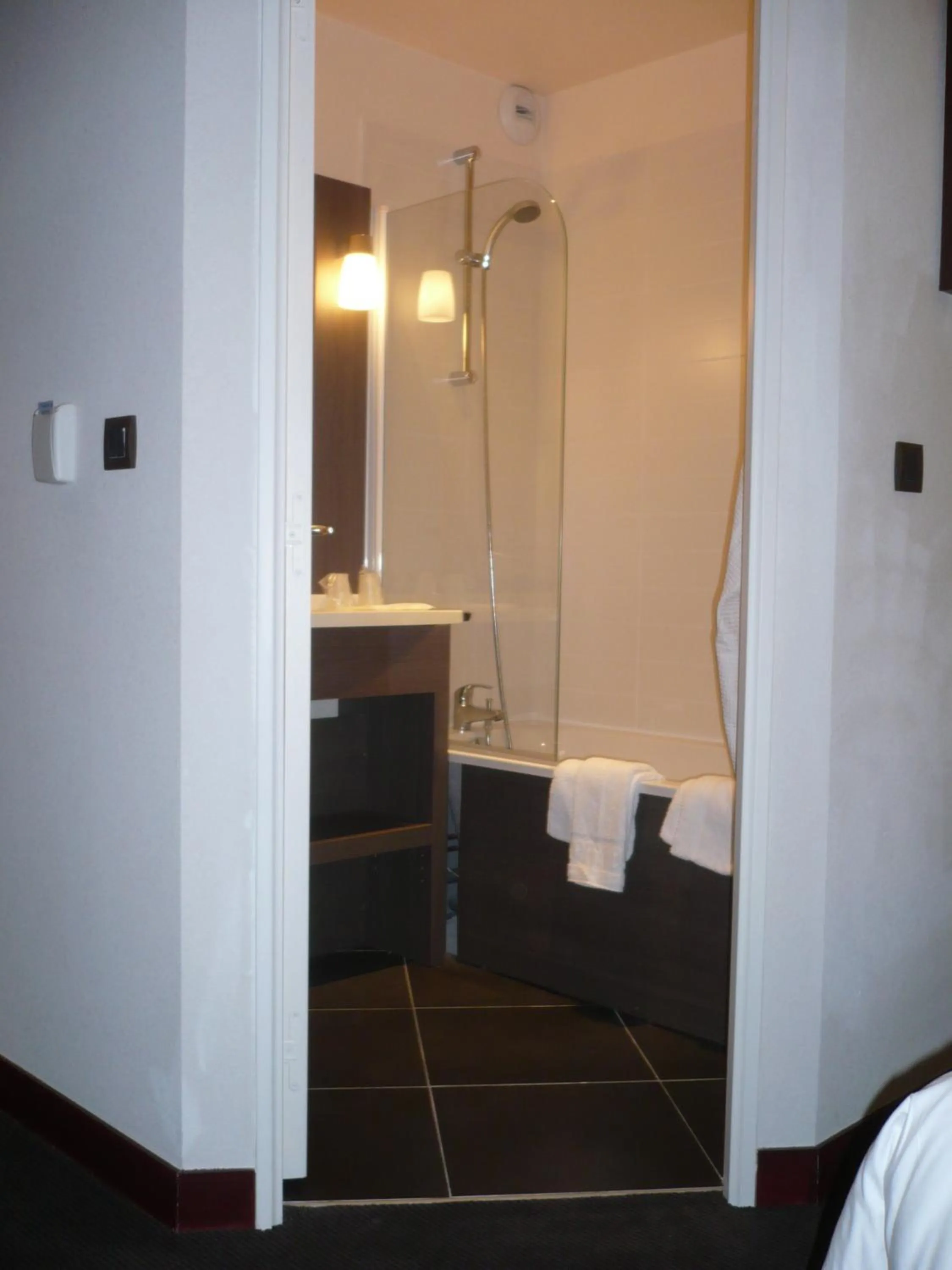 Bathroom in Hotel De France