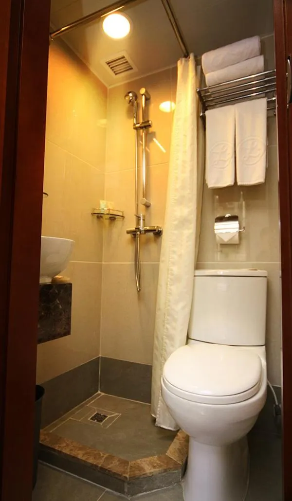 Bathroom in Lander Hotel Prince Edward