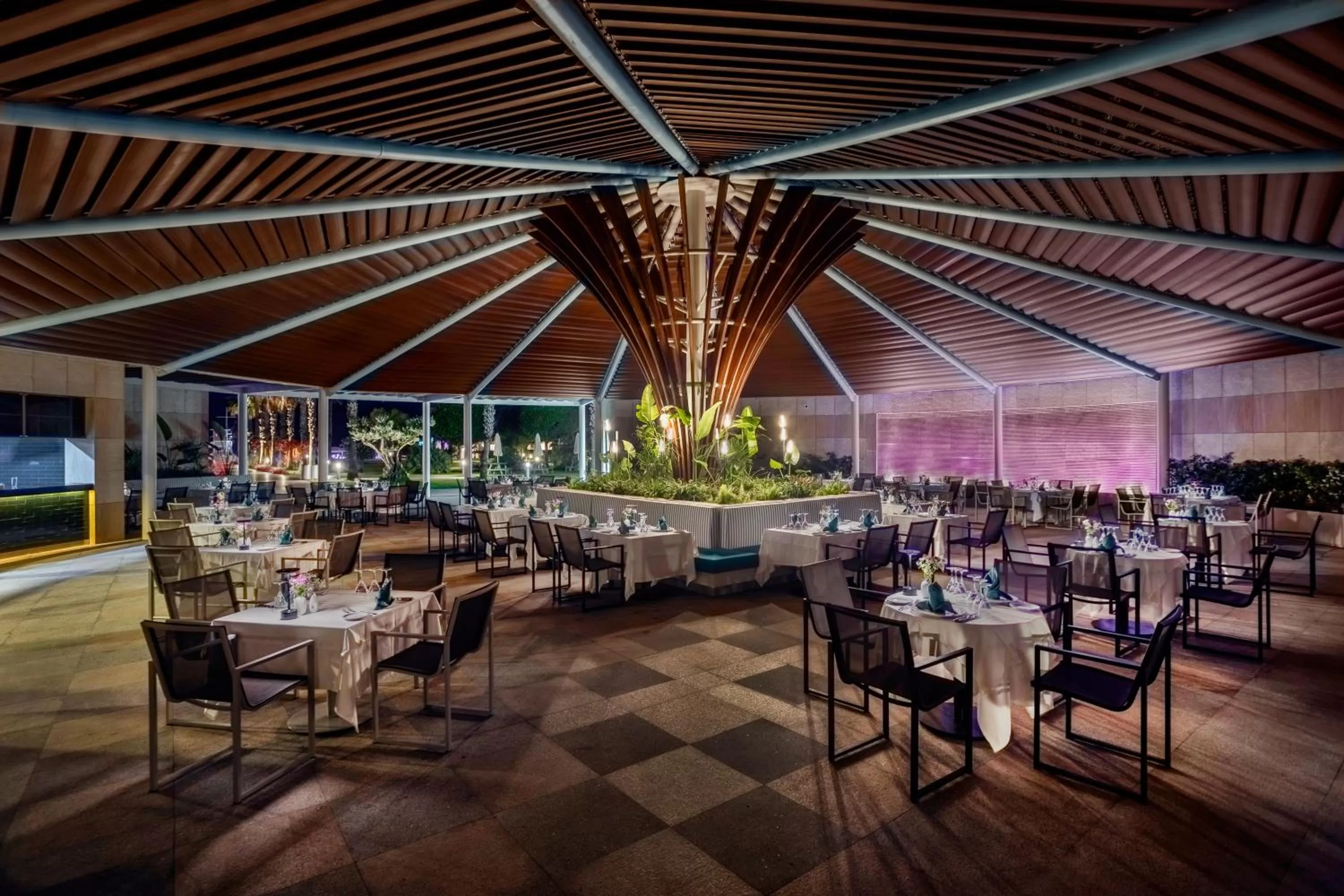 Restaurant/places to eat in Calista Luxury Resort