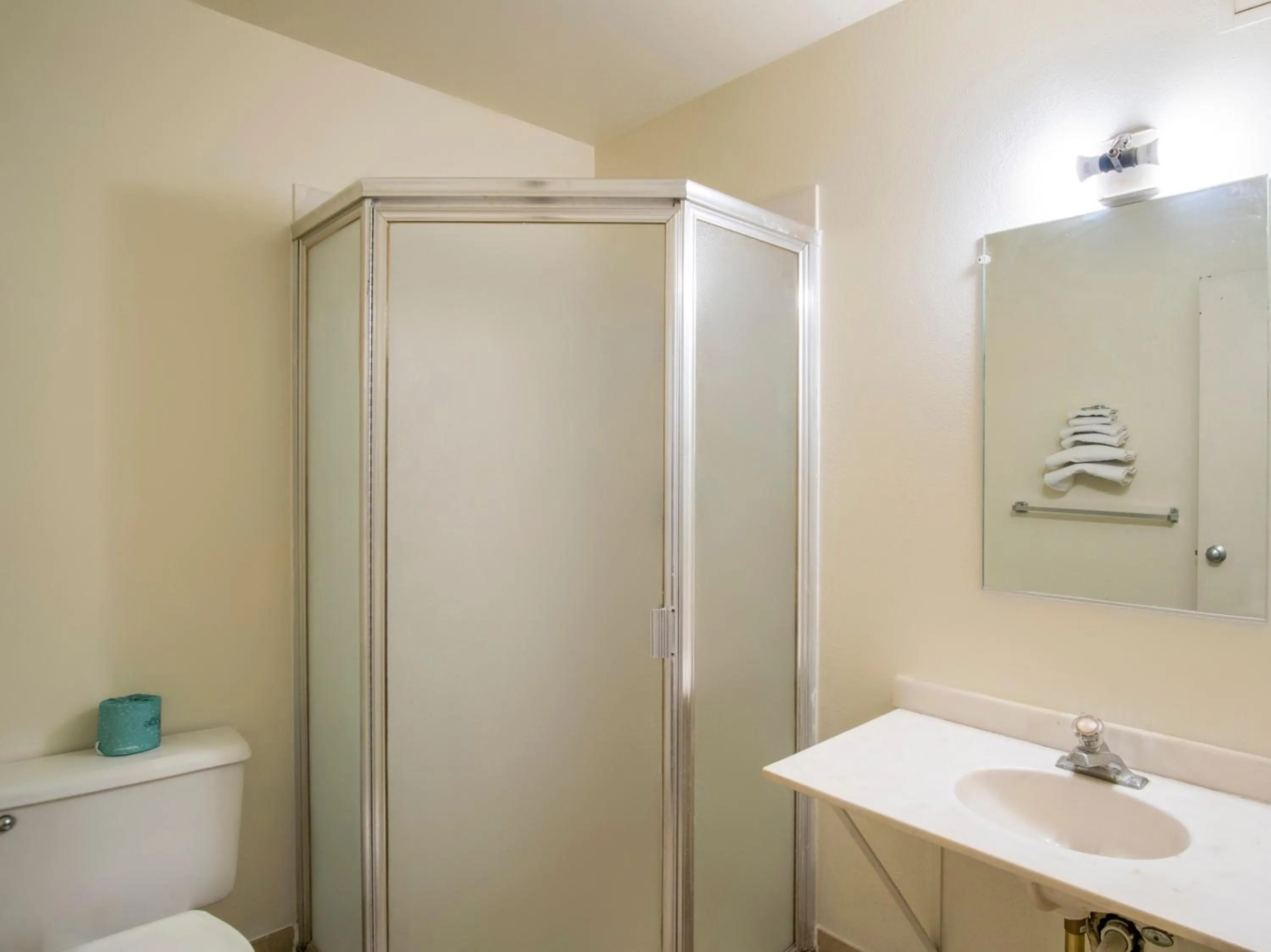 Bathroom in OYO Hotel Oklahoma City Northeast