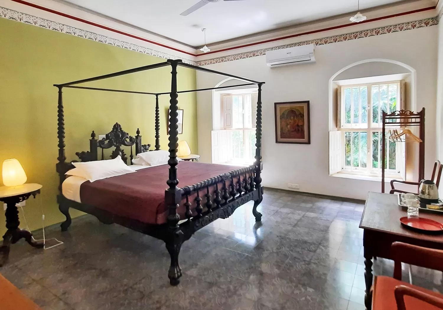 Bed in Saratha Vilas Chettinad