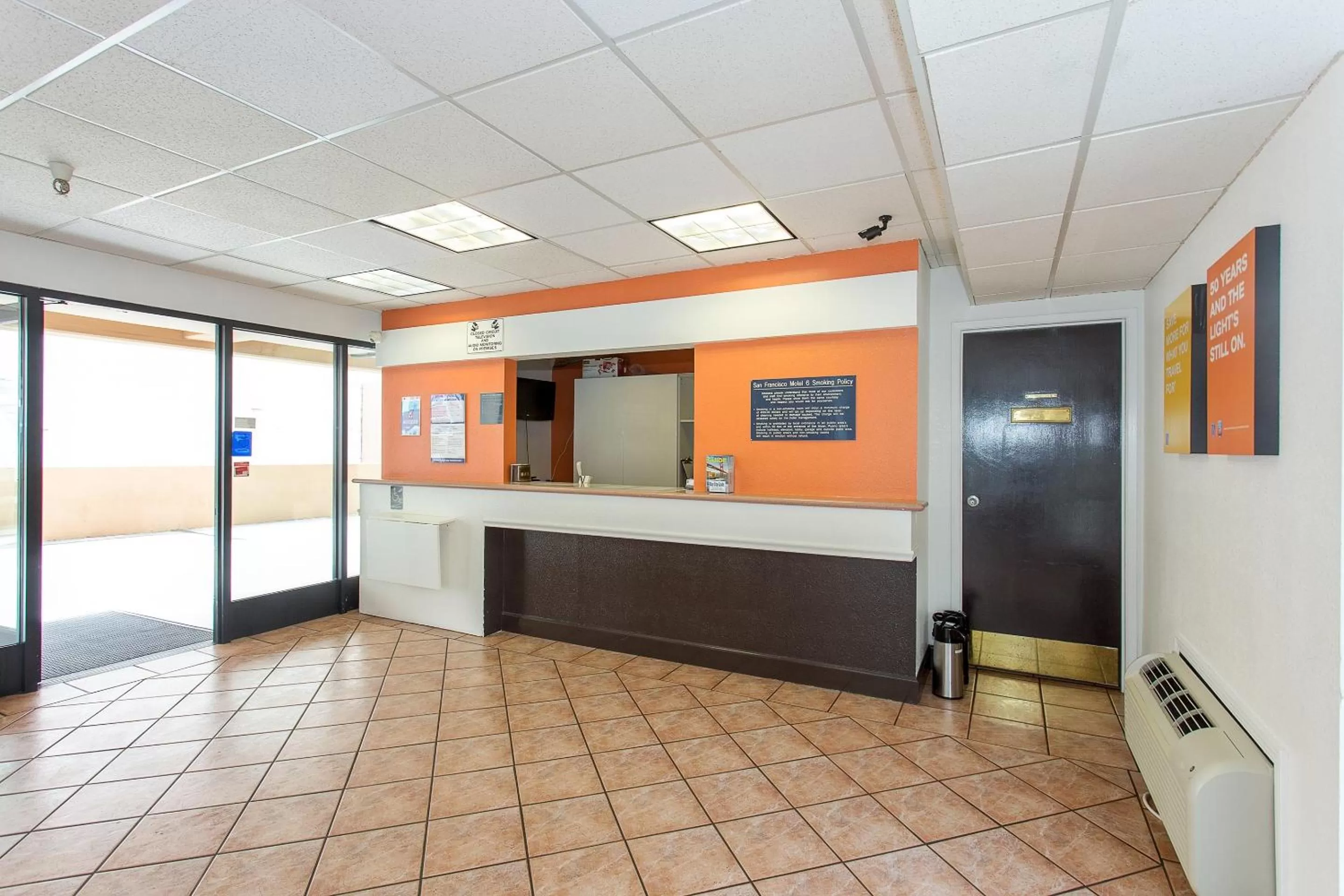 Lobby or reception in Motel 6 San Francisco Downtown