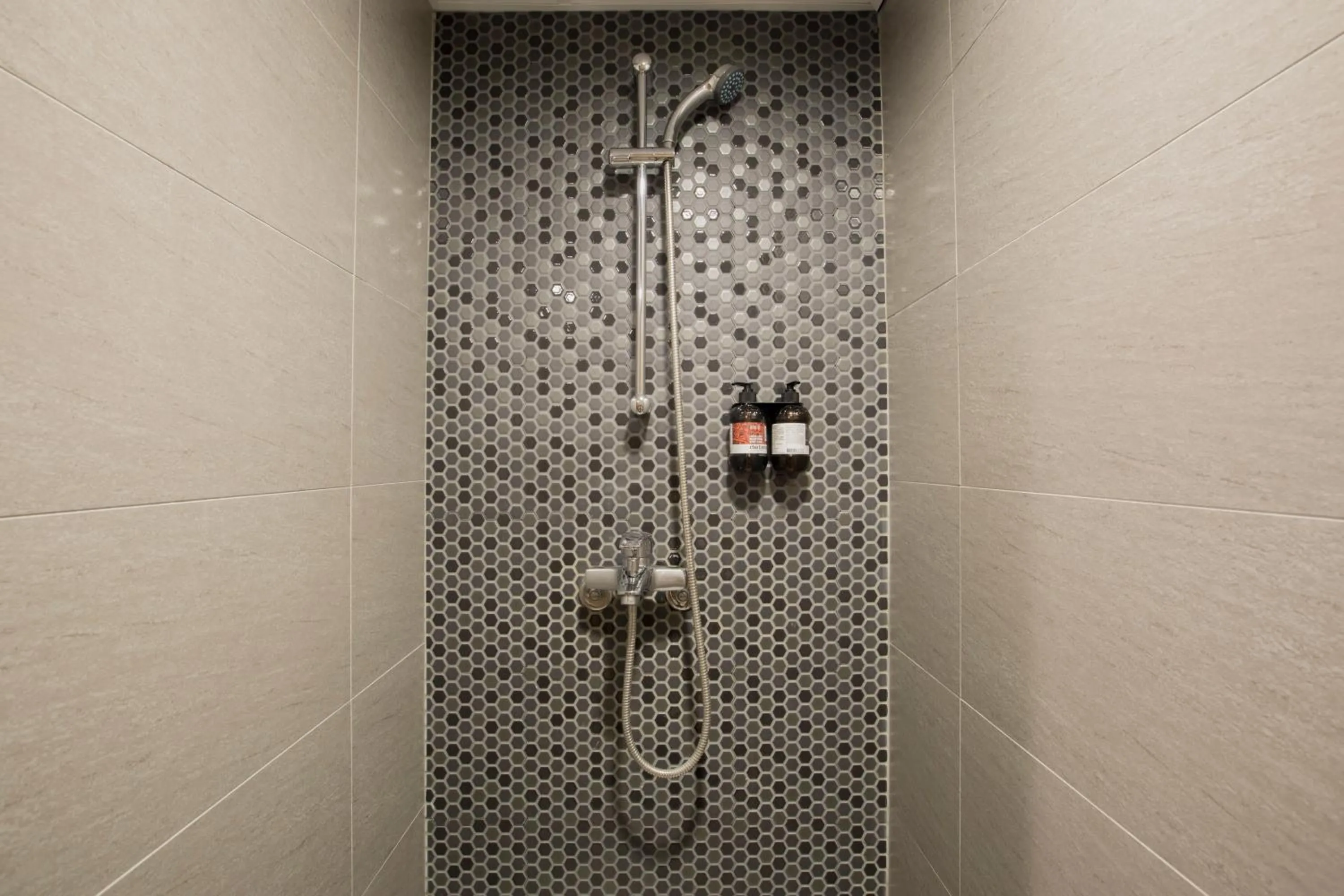 Shower in Single Inn-Kaohsiung Station