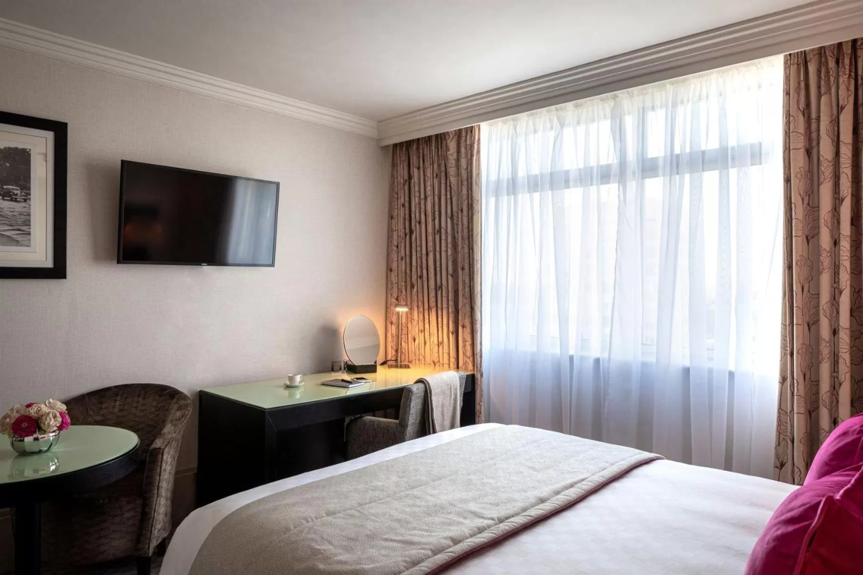 TV and multimedia, Bed in The Cavendish London