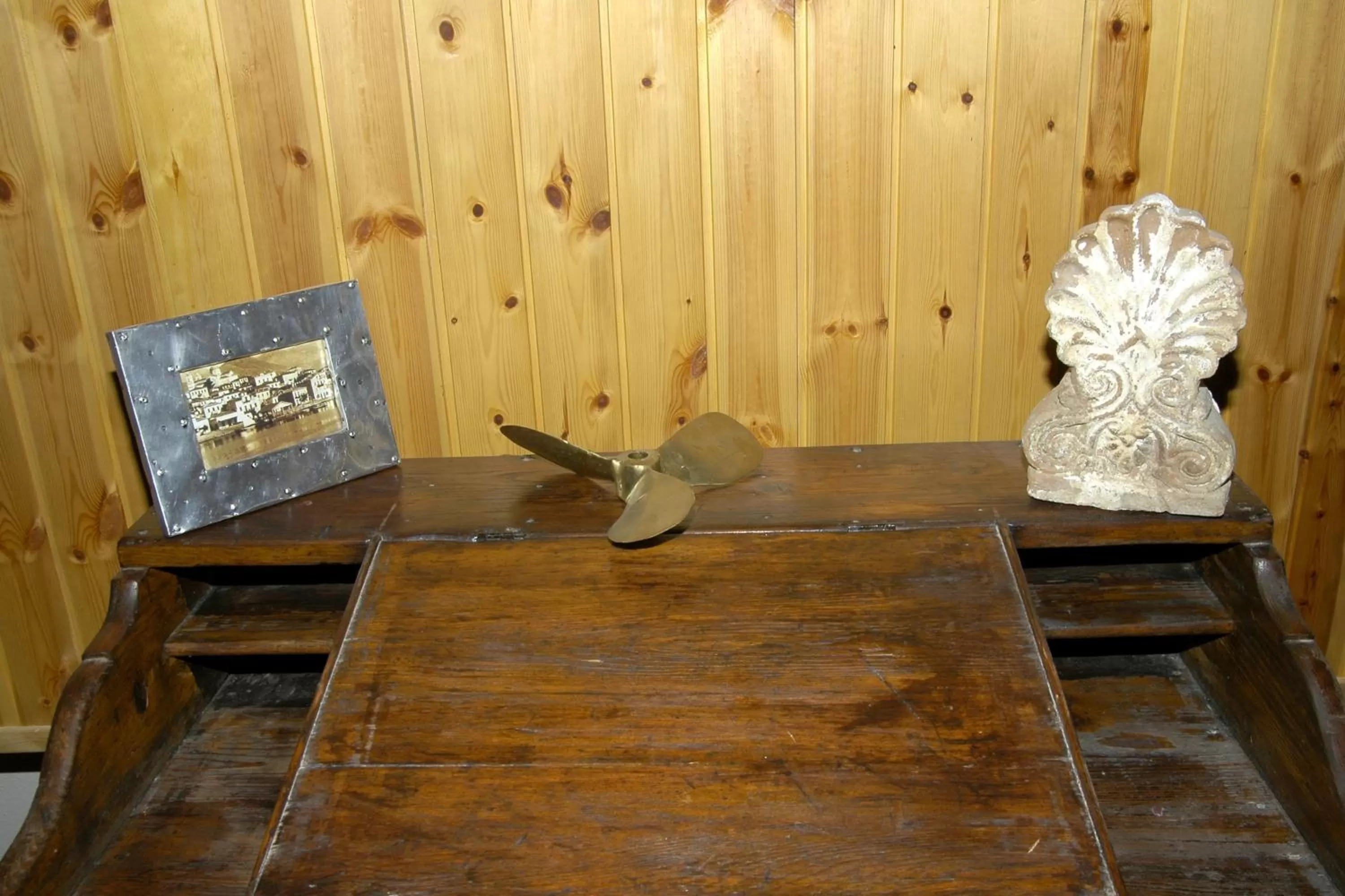 Decorative detail in Filoxenia Studios