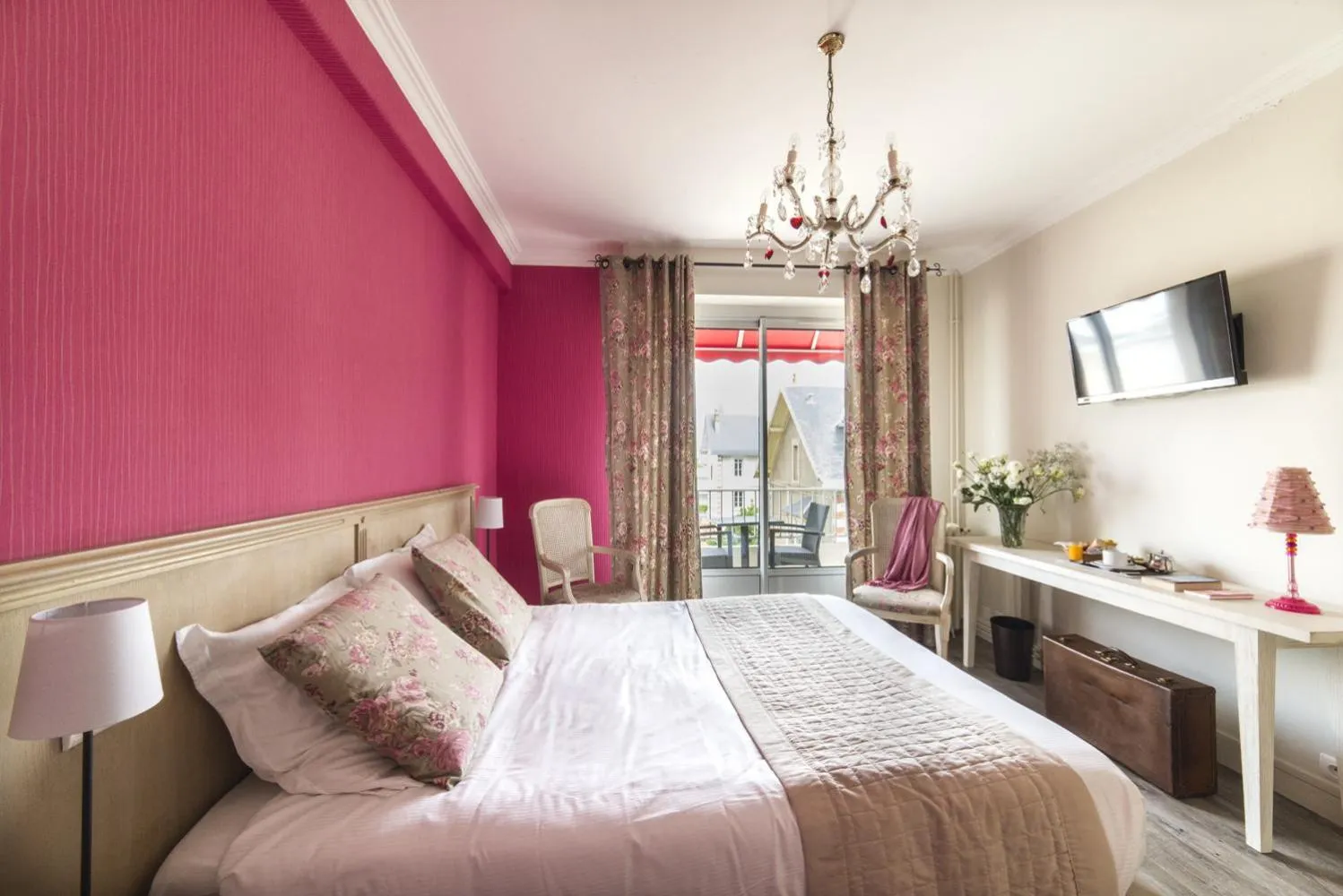 Photo of the whole room, Bed in Family Golf Hotel