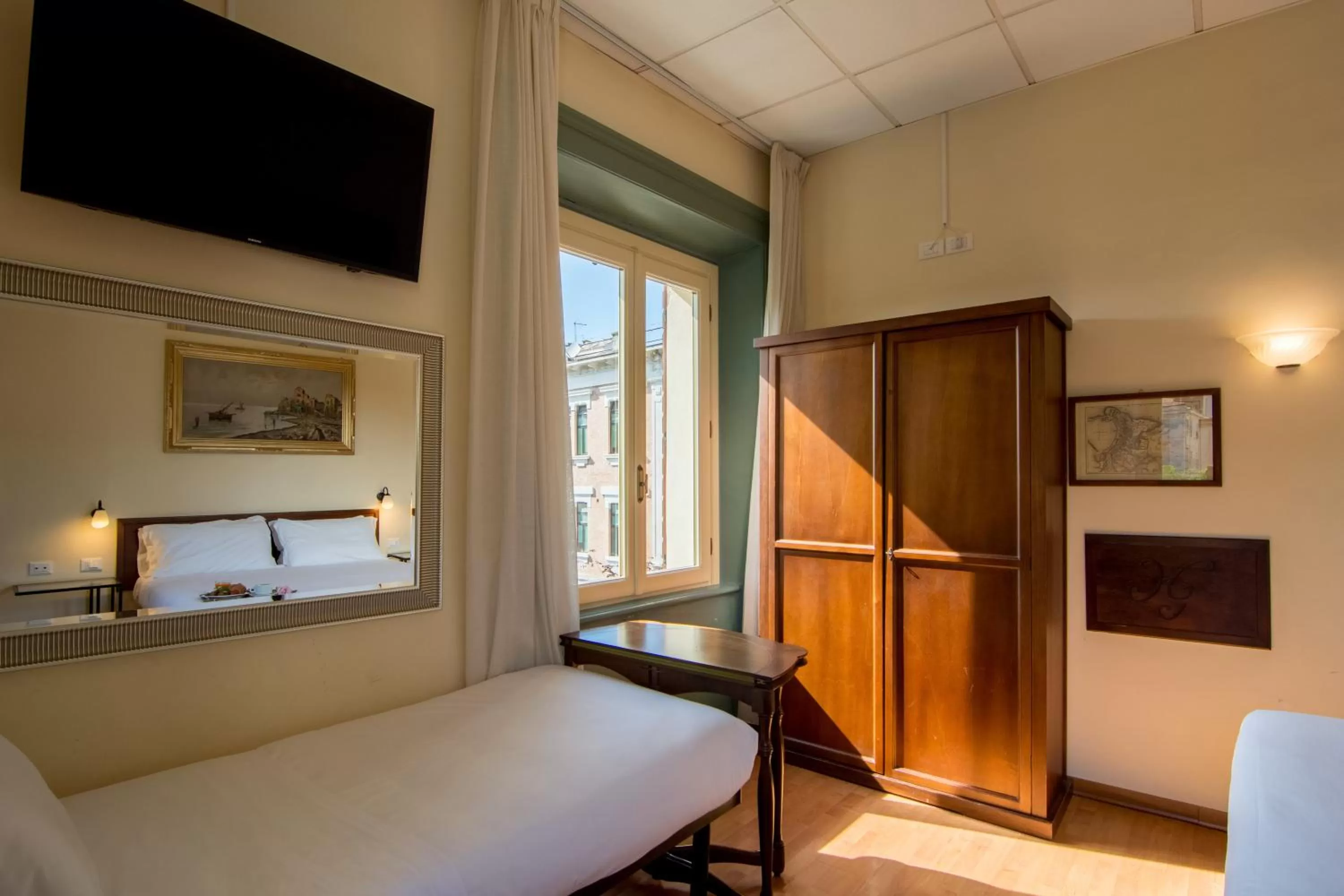 Photo of the whole room, Bed in Hotel della Vittoria