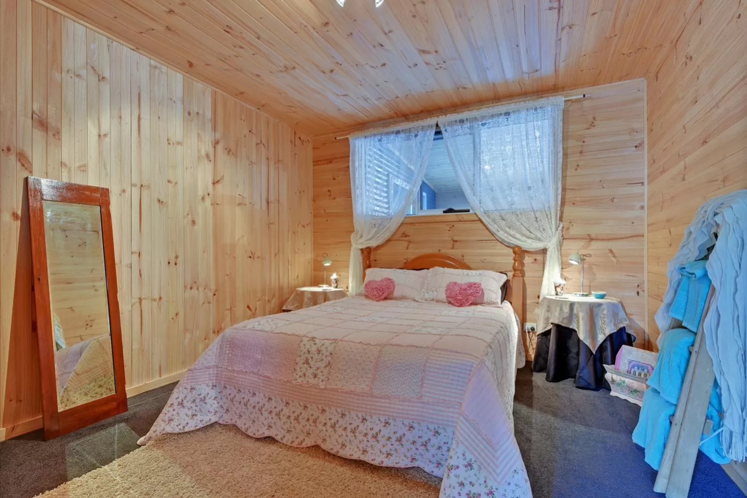 Bedroom, Bed in Stony Rise Cottage B&B