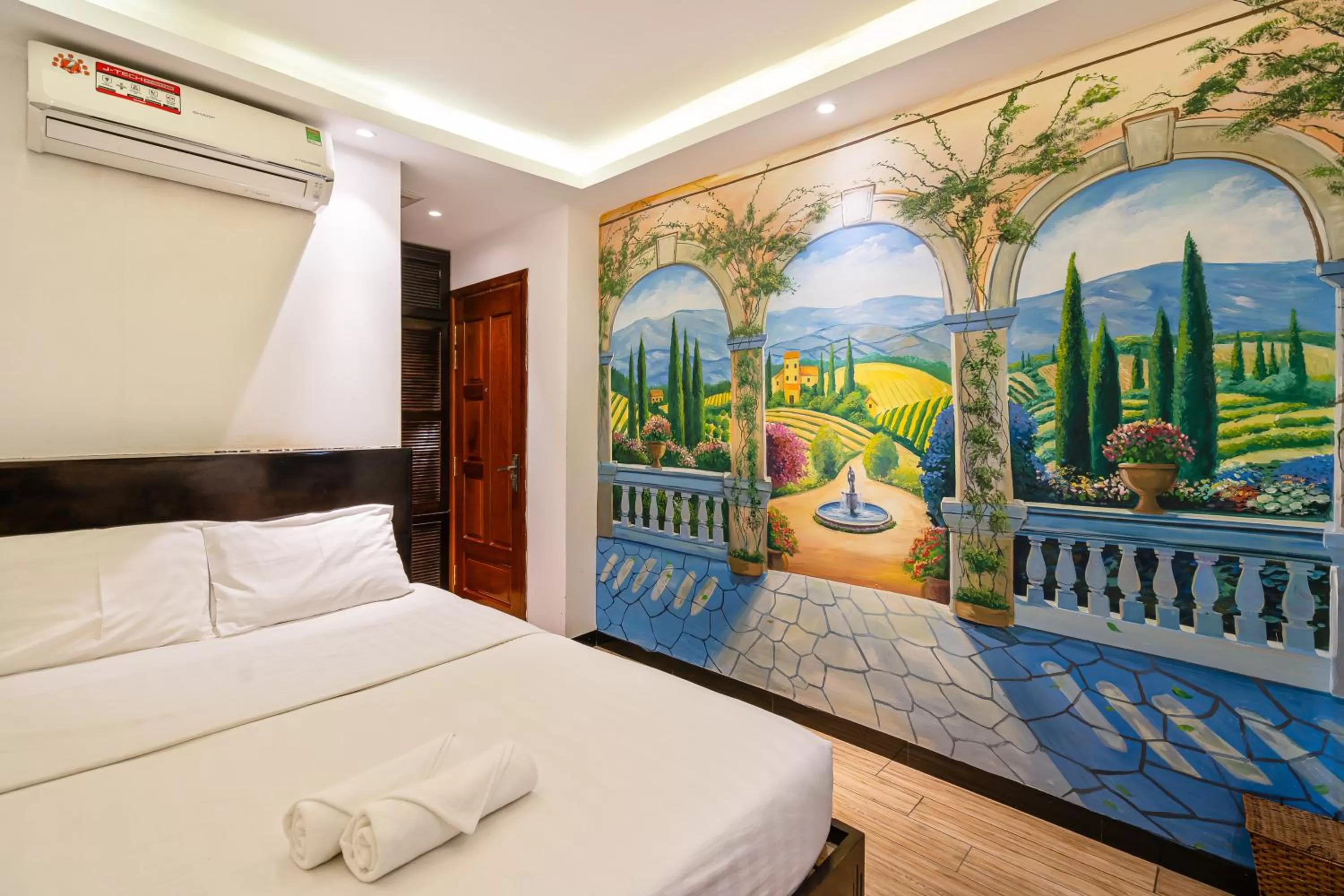 Bedroom, Bed in Lotus Laverne Hotel