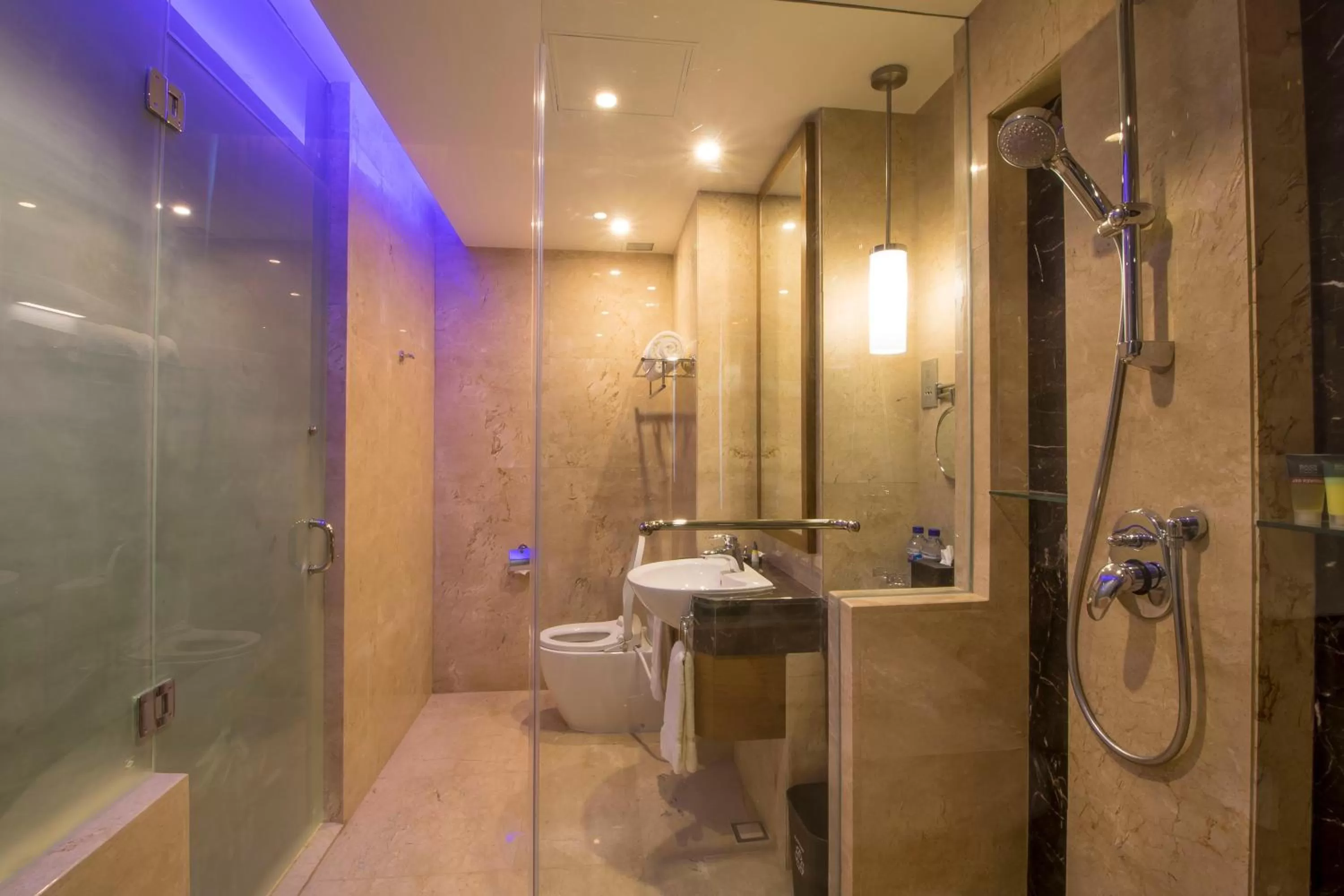 Shower in Four Points by Sheraton Manado