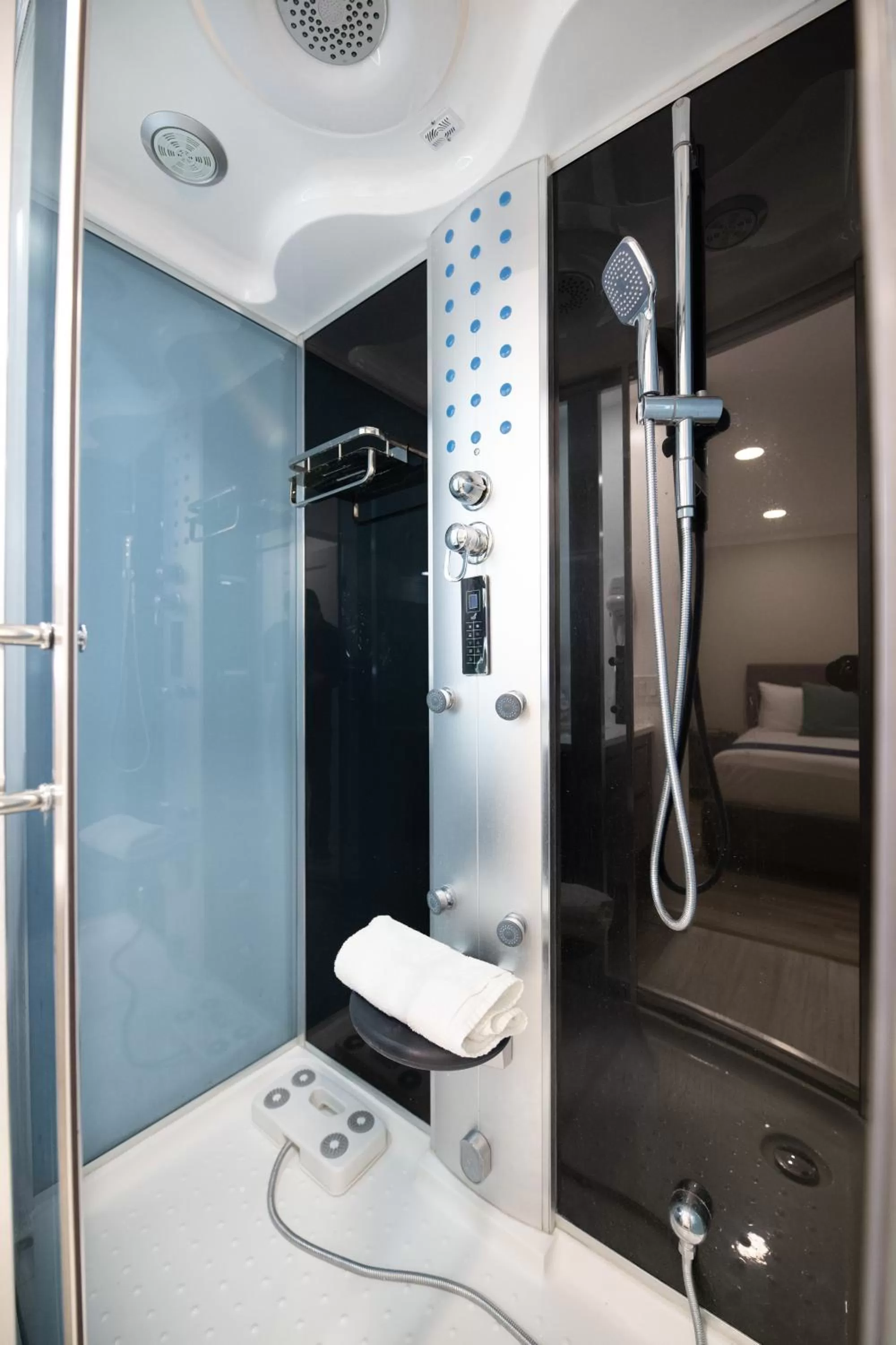 Shower in Omeo Suites