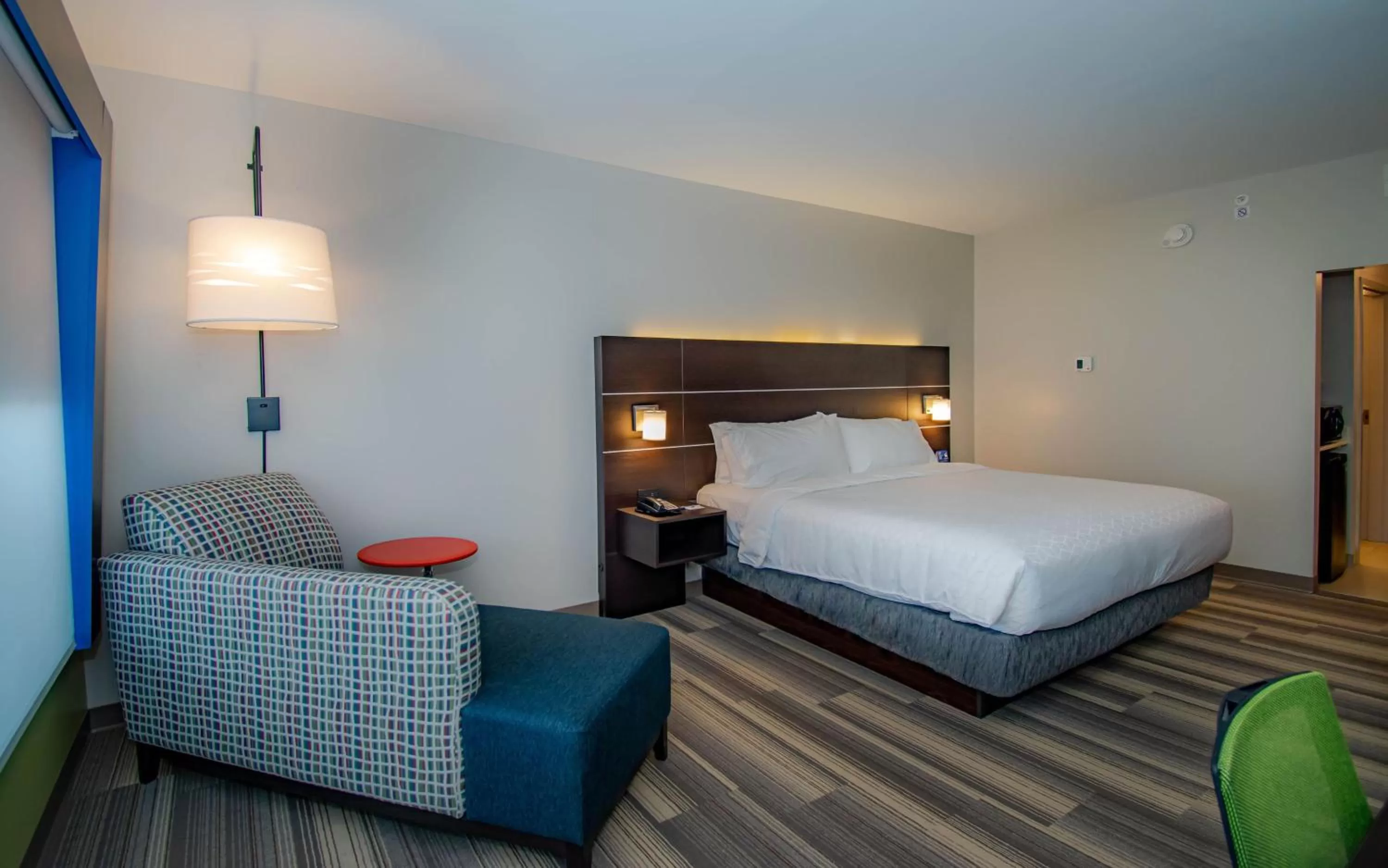 Photo of the whole room, Bed in Holiday Inn Express & Suites Tonawanda - Buffalo Area by IHG
