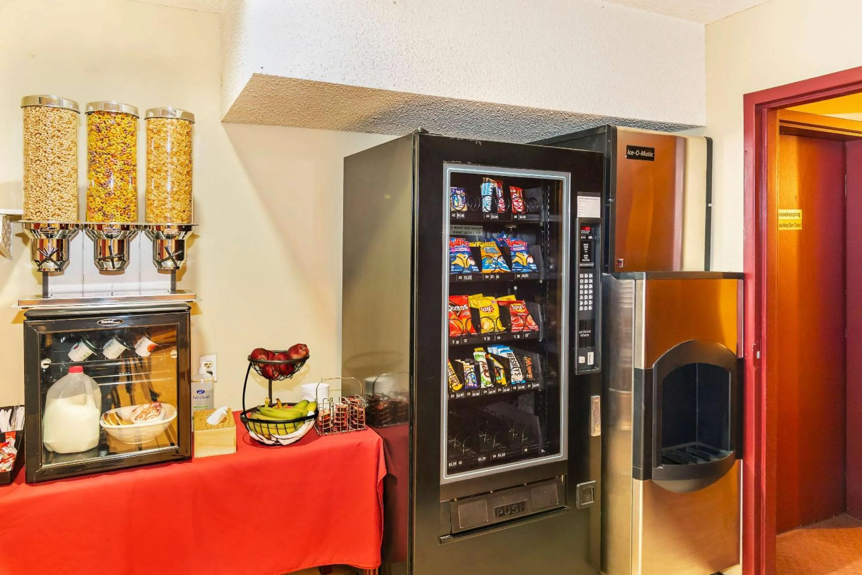 Breakfast in Econo Lodge