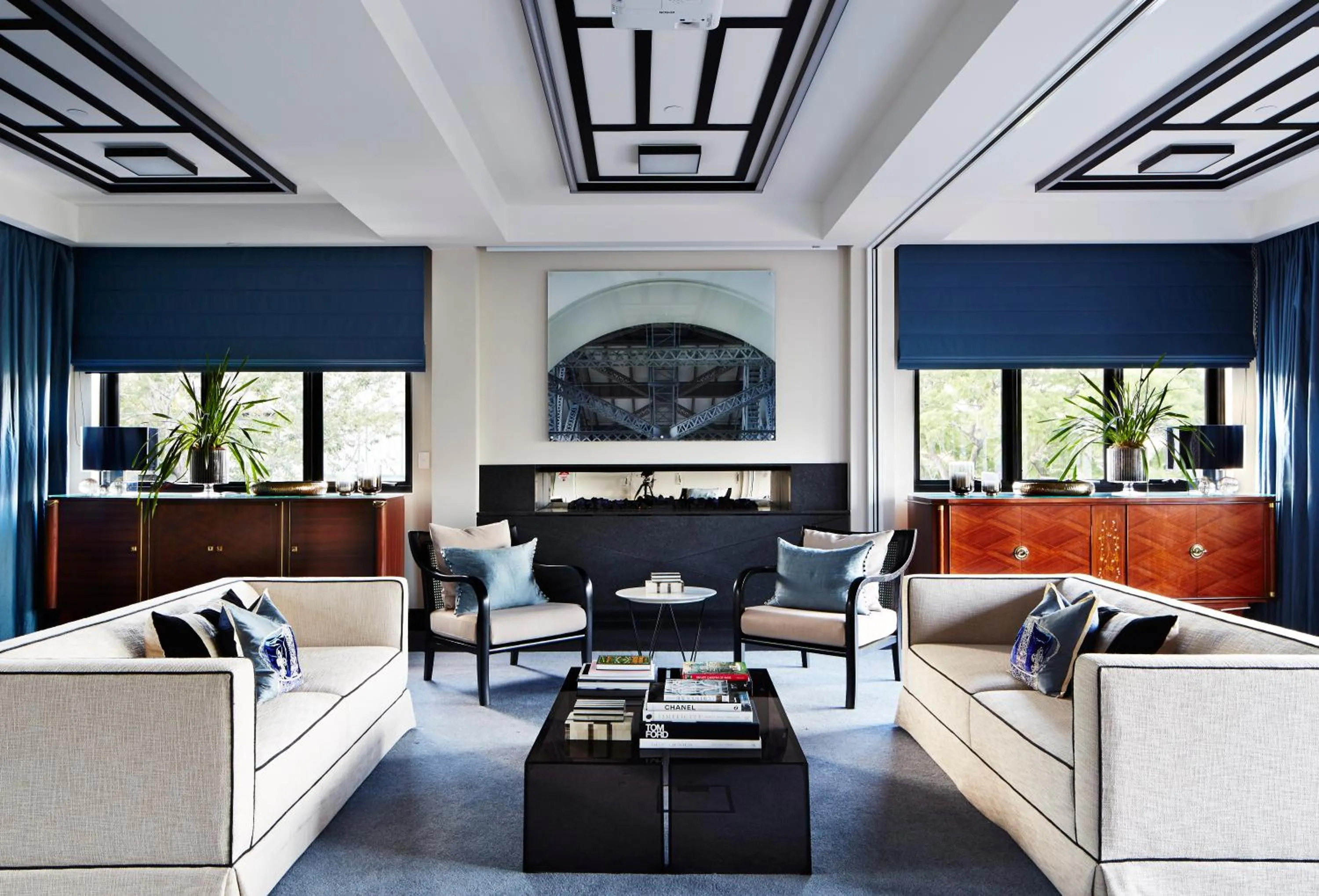 Communal lounge/ TV room in Spicers Balfour Hotel