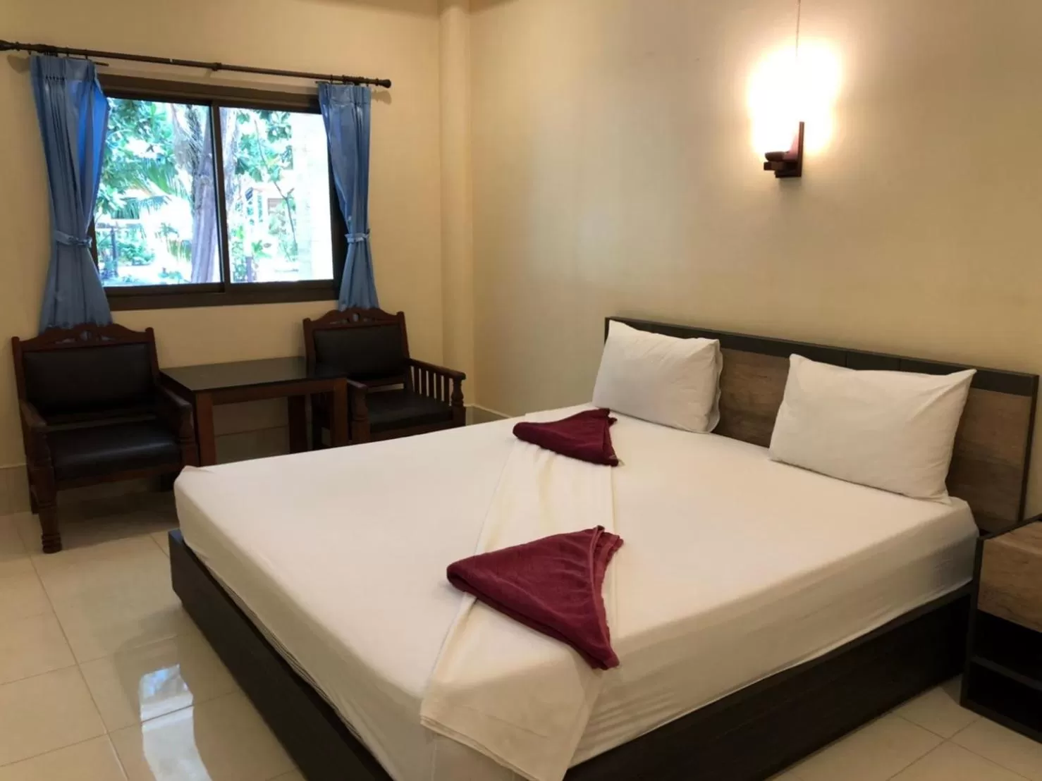 Bed in Ao Thong beach Resort