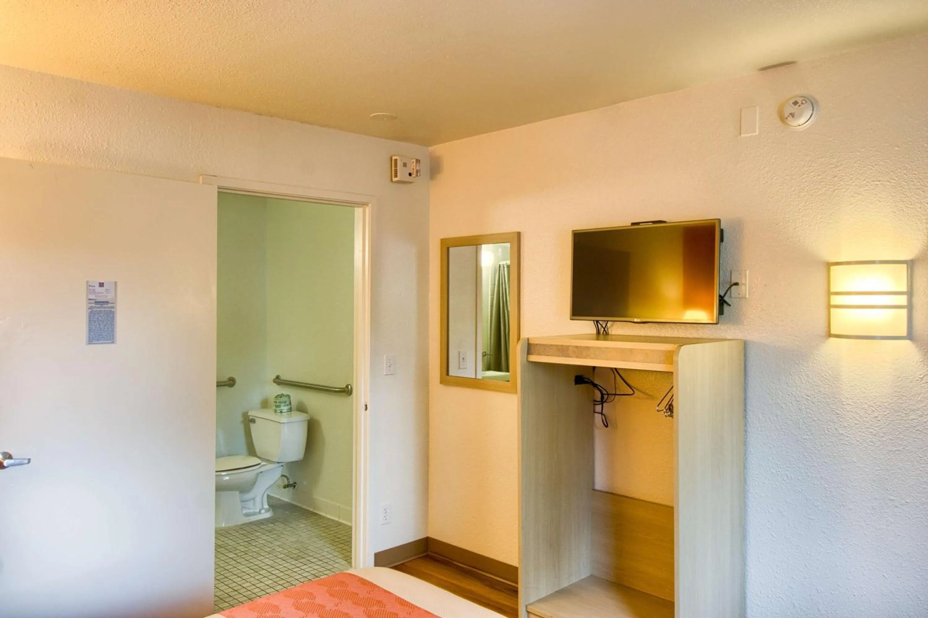 Toilet in Motel 6-Everett, WA - North
