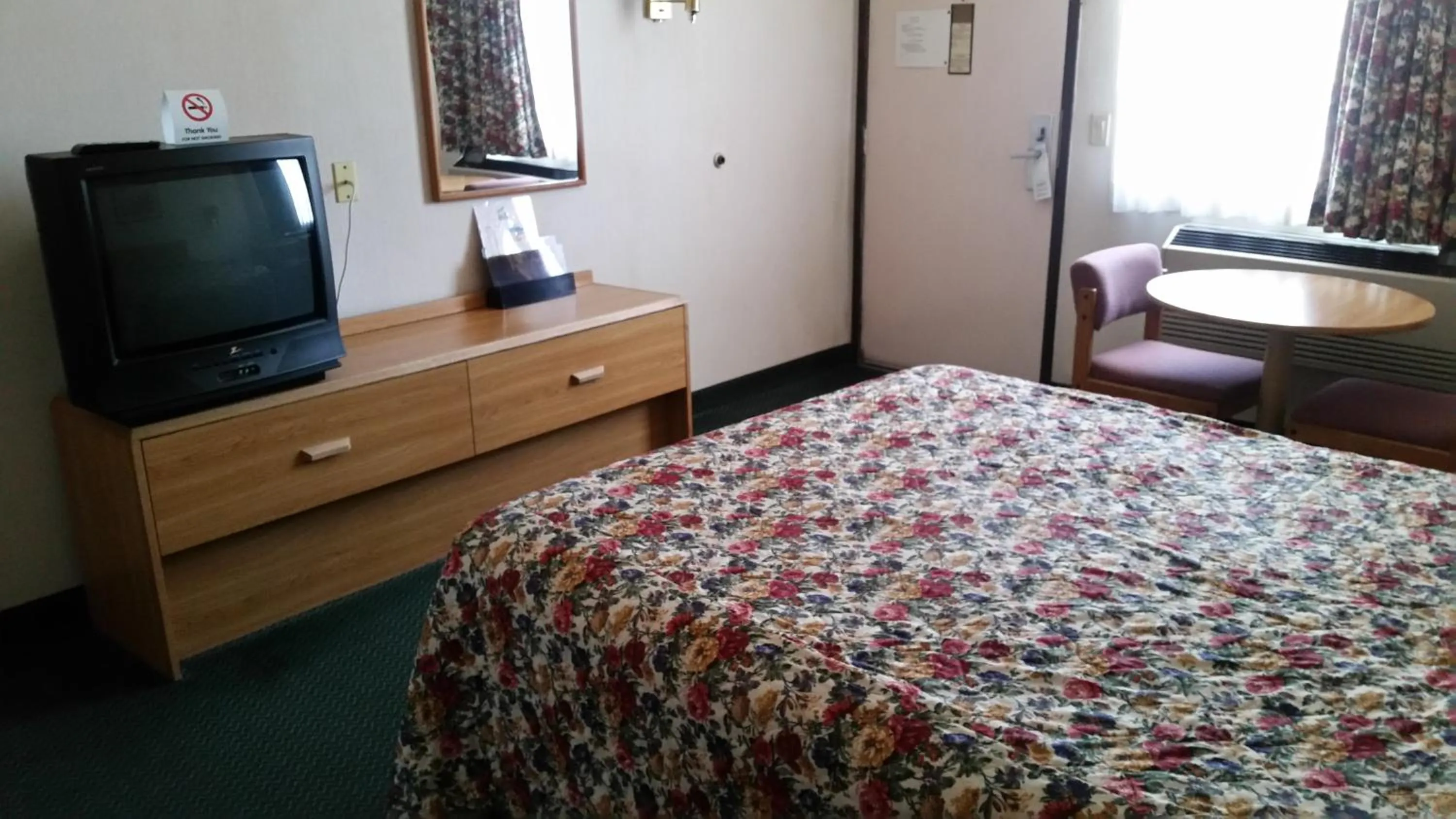 Bed in Economy Inn Motel