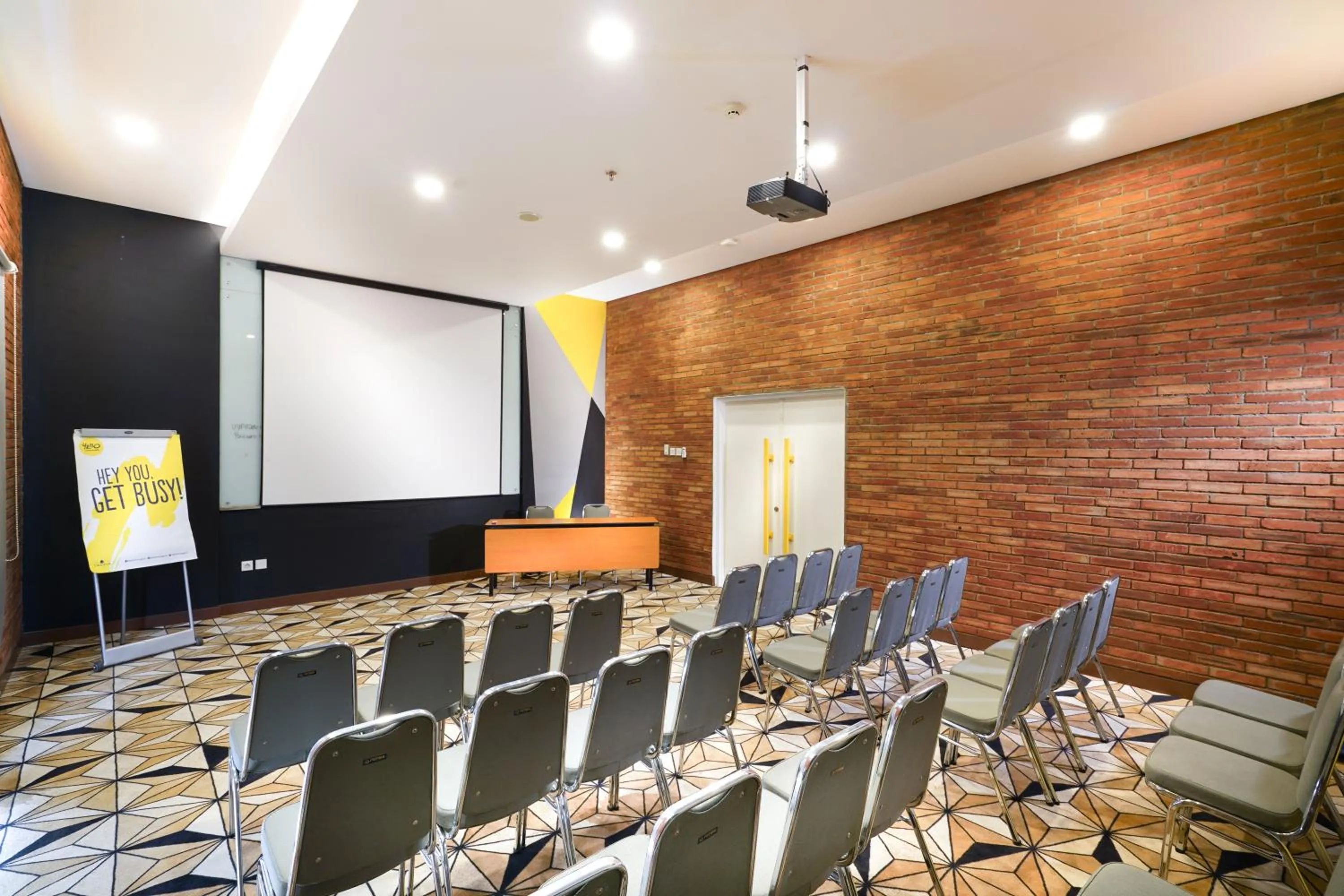 Meeting/conference room in Yello Hotel Manggarai