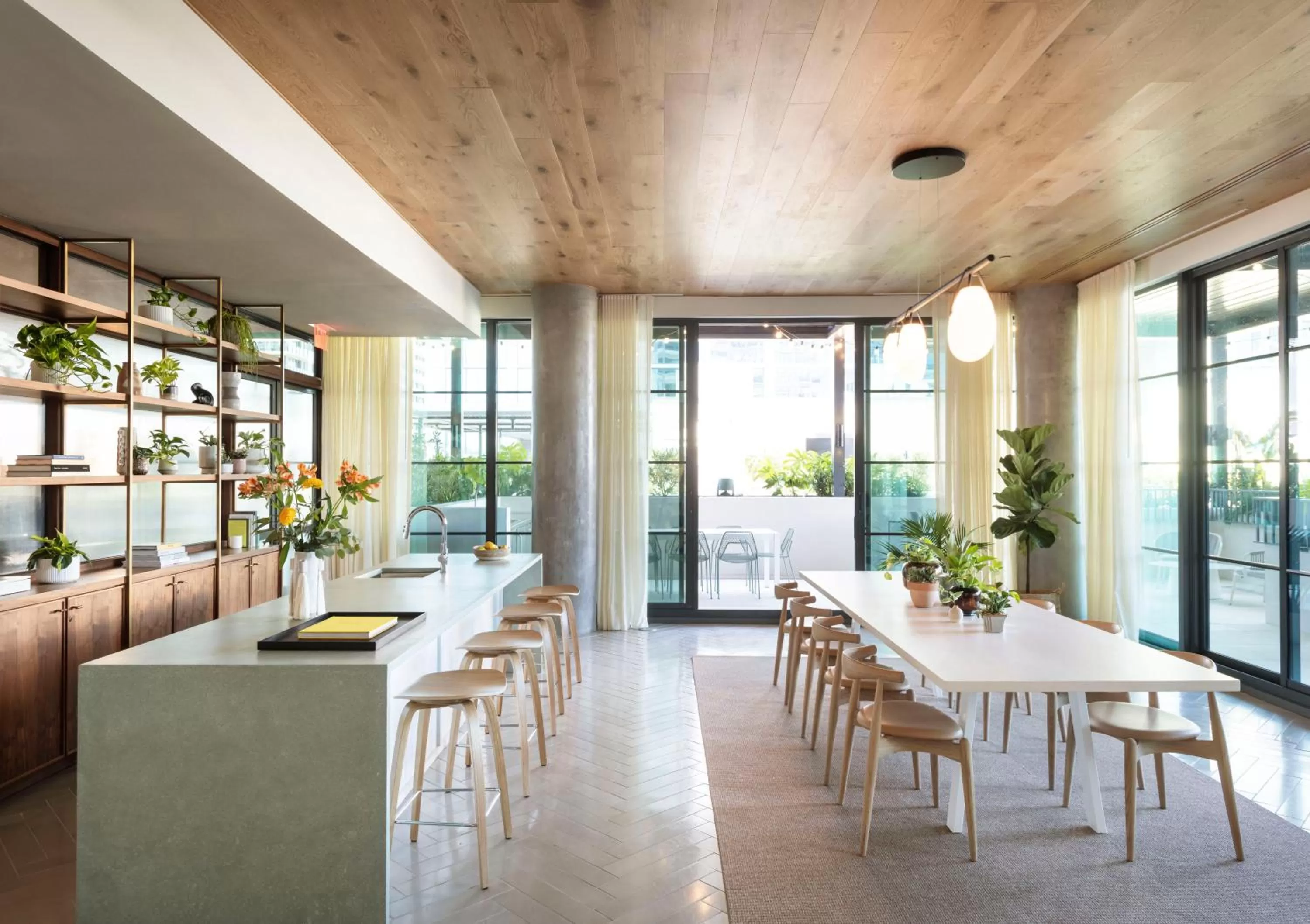 Evening entertainment in ROOST Tampa