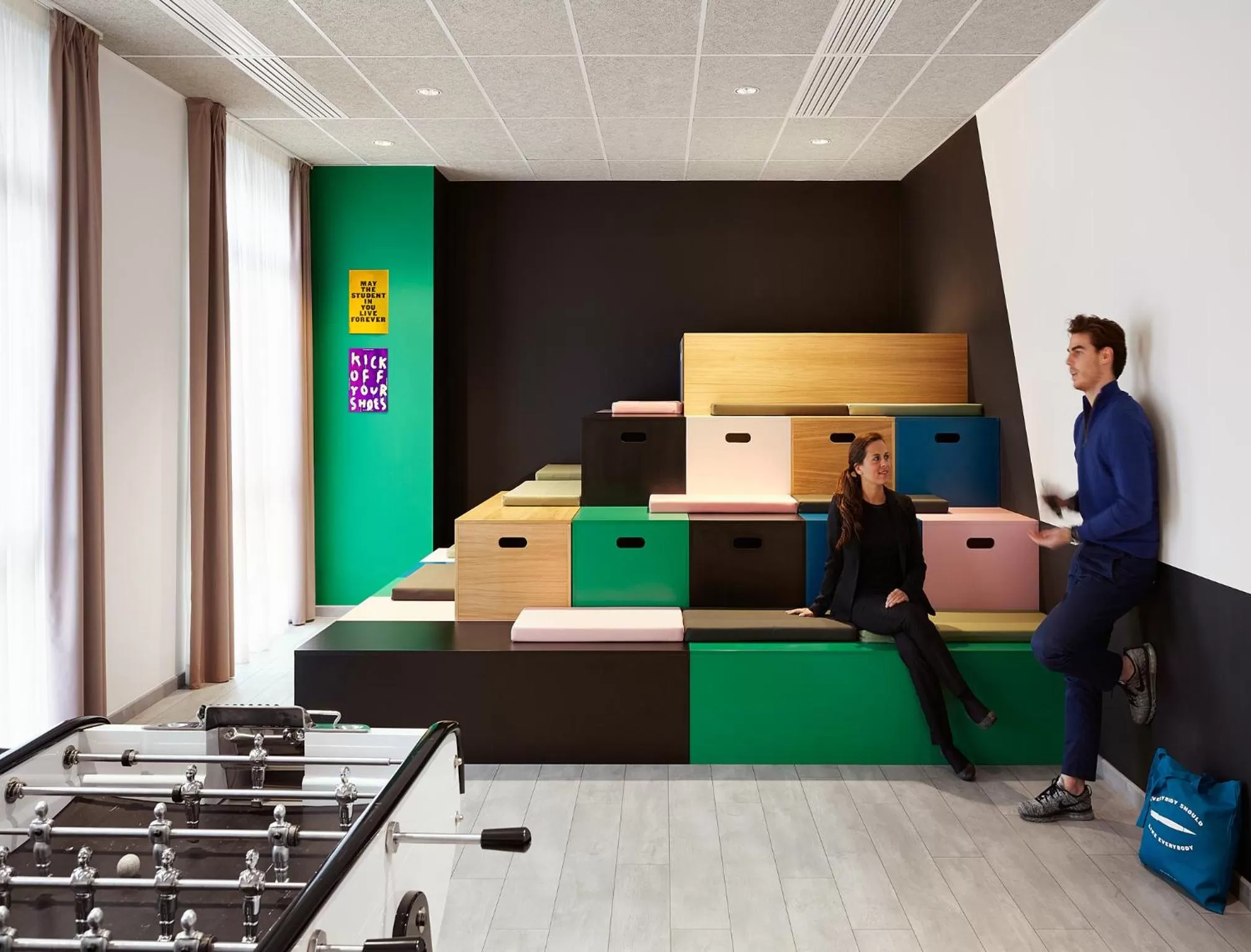 Communal lounge/ TV room in The Social Hub Paris La Défense