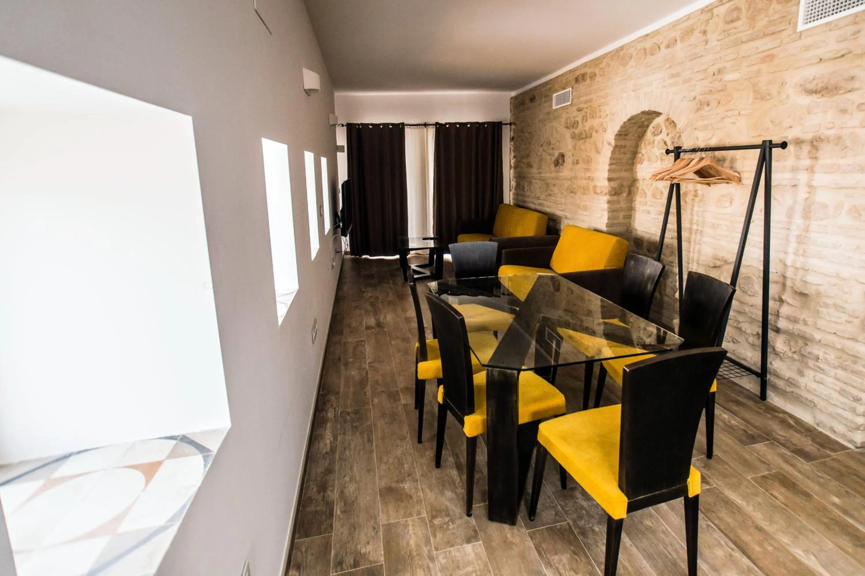 Dining area in Patios del Orfebre