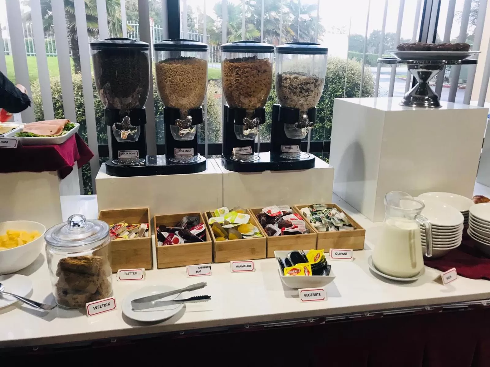 Breakfast in Auckland Airport Kiwi Hotel