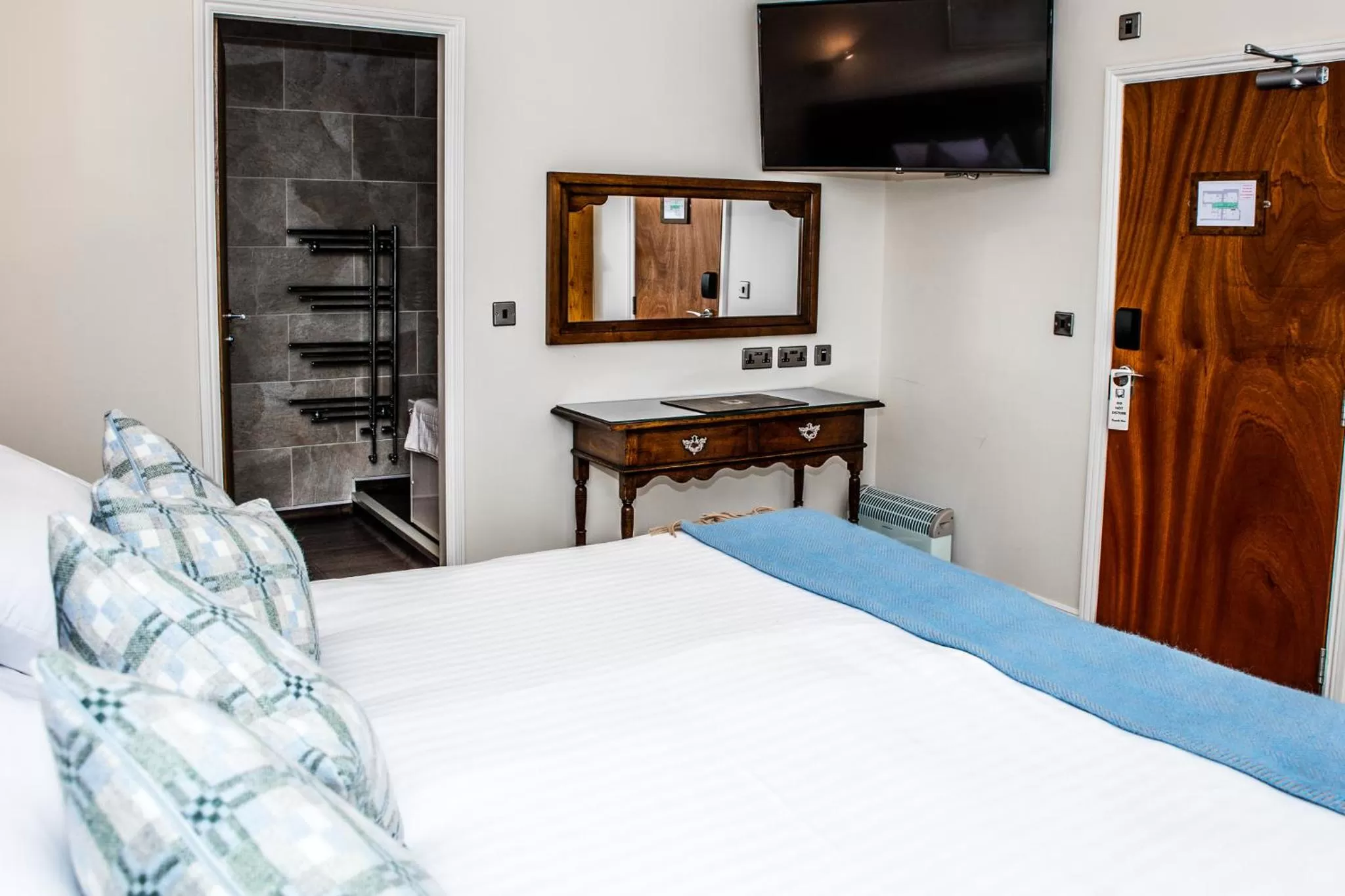 Bedroom, Bed in The Black Boy Inn