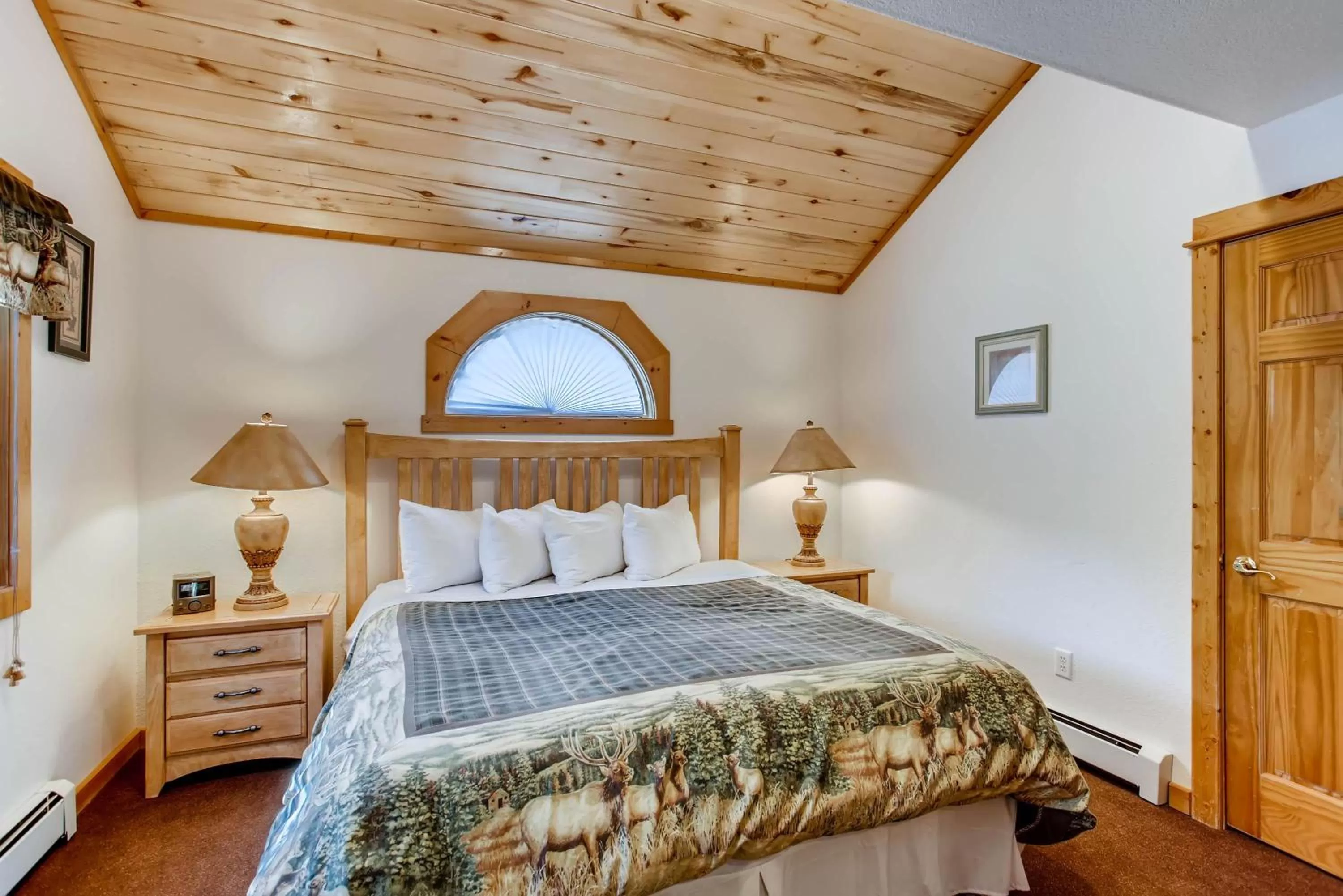 Bed in Estes Park Condos