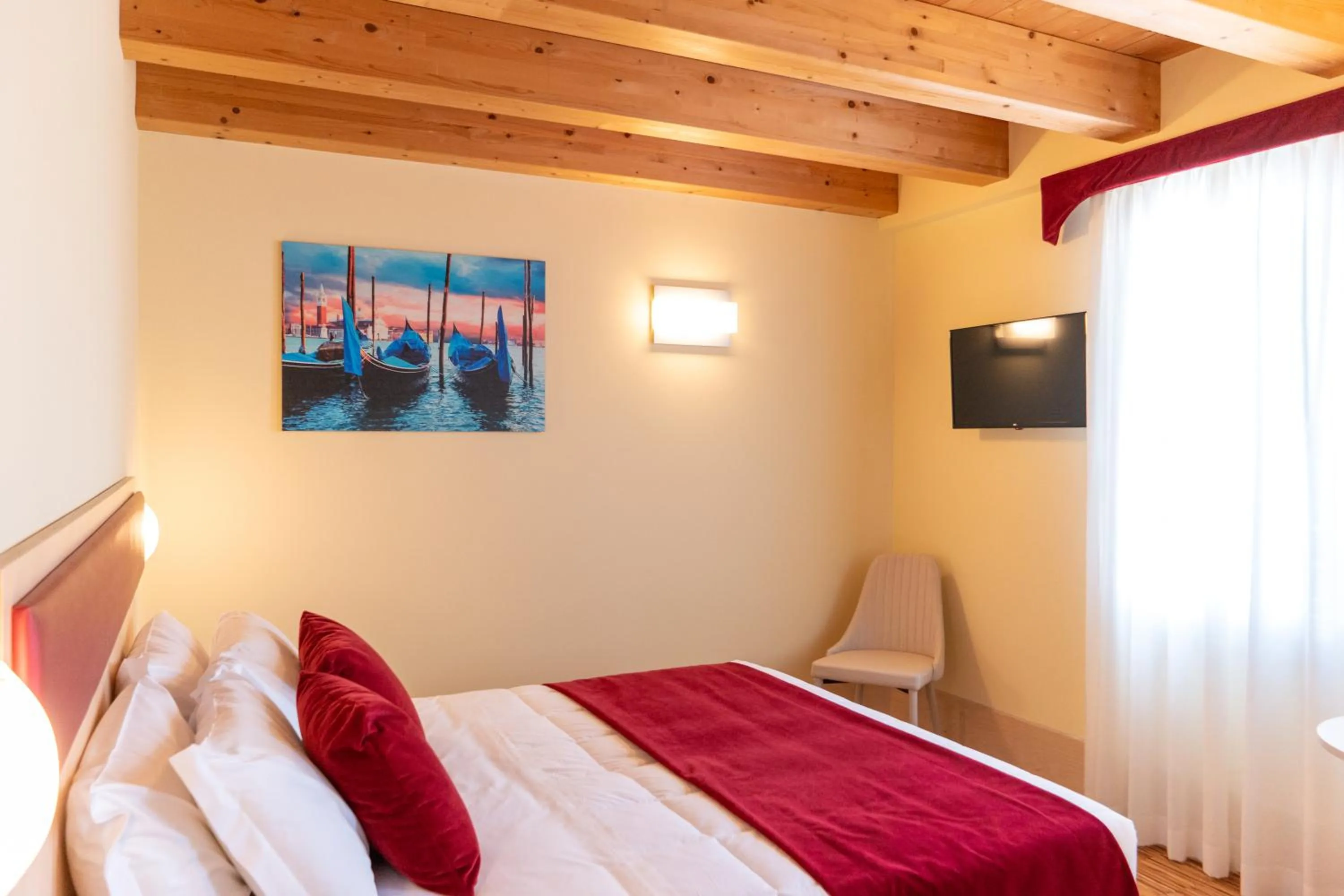 Bedroom, Bed in Hotel Autoespresso Venice - Atika & Atif