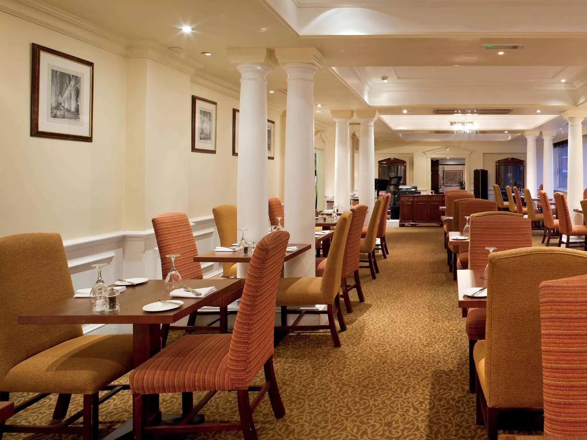 Restaurant/places to eat in Winchester Wessex Hotel by Sunday