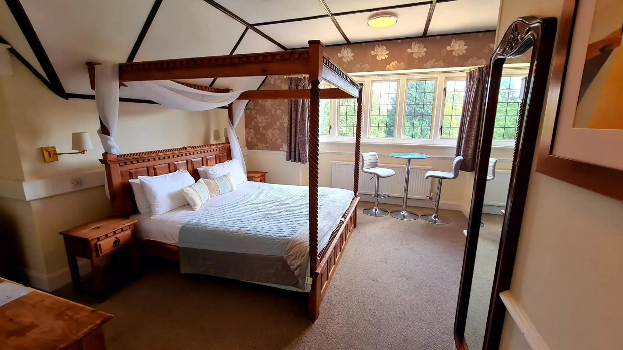 Bedroom, Bed in Farnham House Hotel