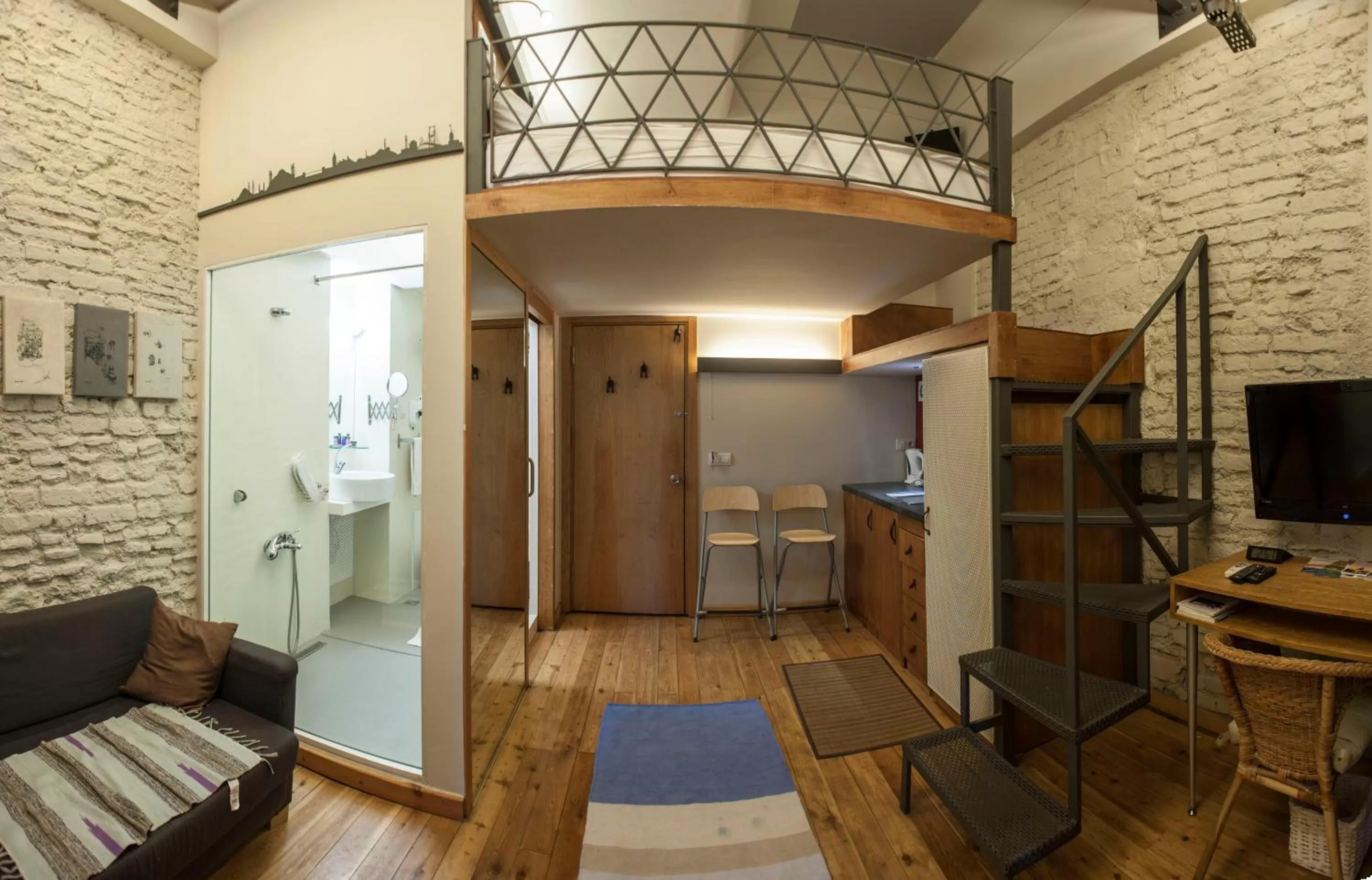 Photo of the whole room in Peradays