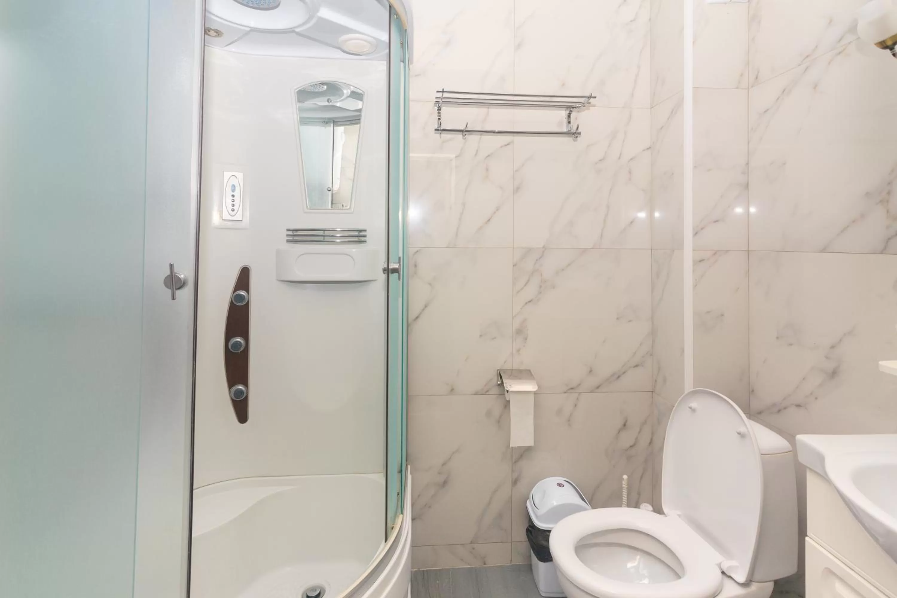 Shower, Bathroom in Sunkar Hotel