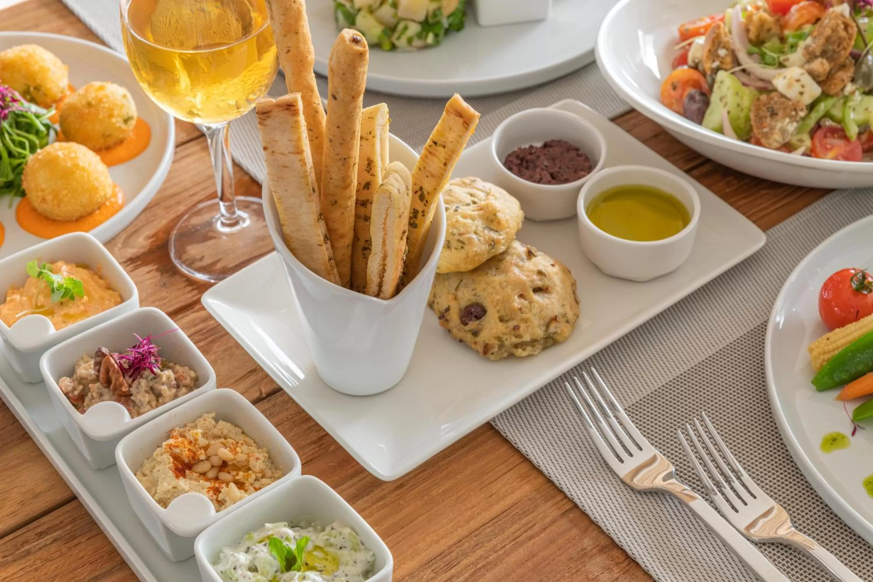 Restaurant/places to eat in Napa Mermaid Hotel & Suites