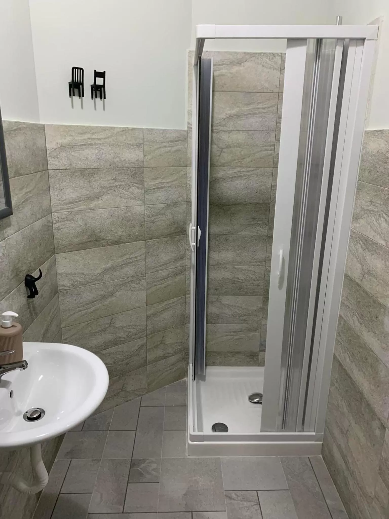 Bathroom in Neapolis center2