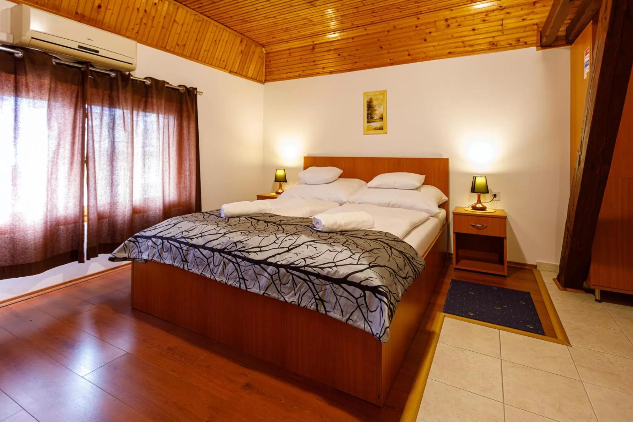 Bedroom, Bed in Central Panzió Gyula