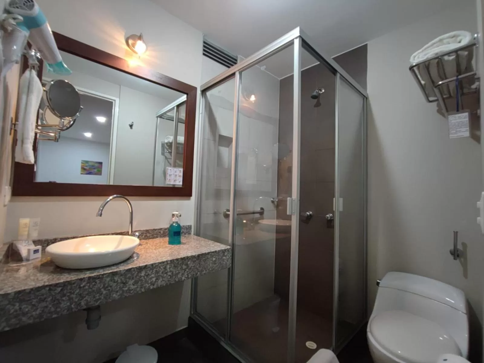 Shower in Hotel Casa Galvez