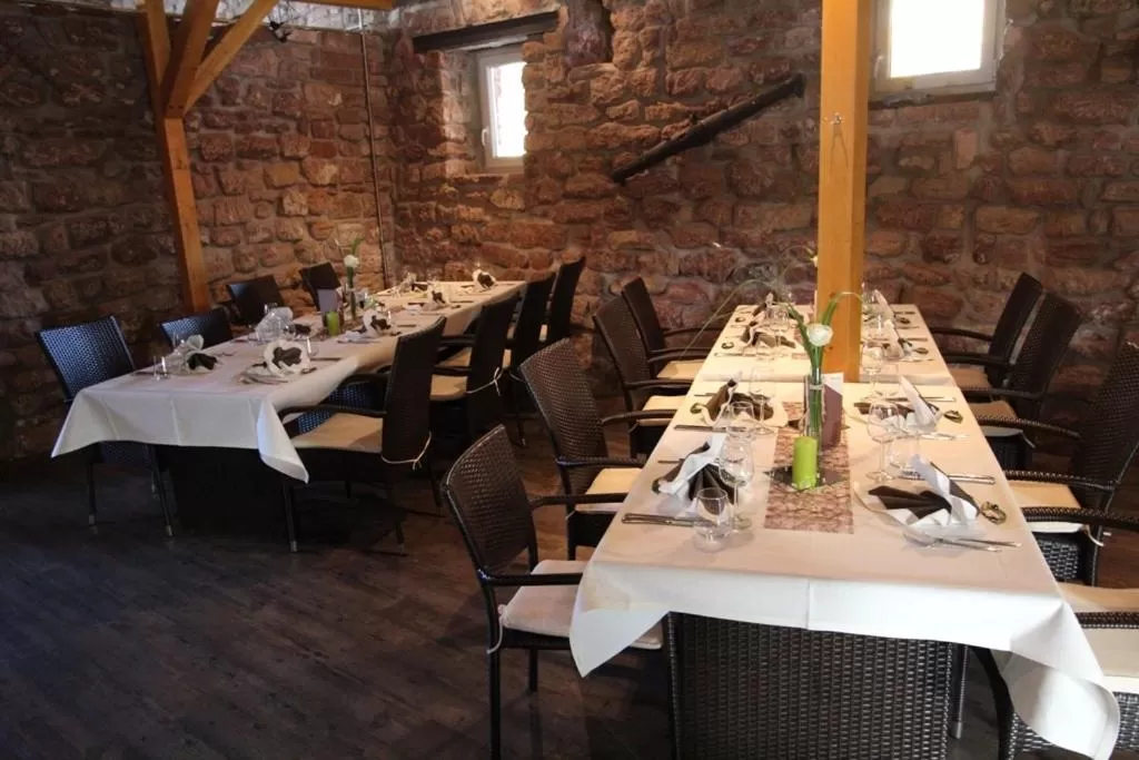 Restaurant/Places to Eat in Hotel Landgasthof Zur Alten Scheune