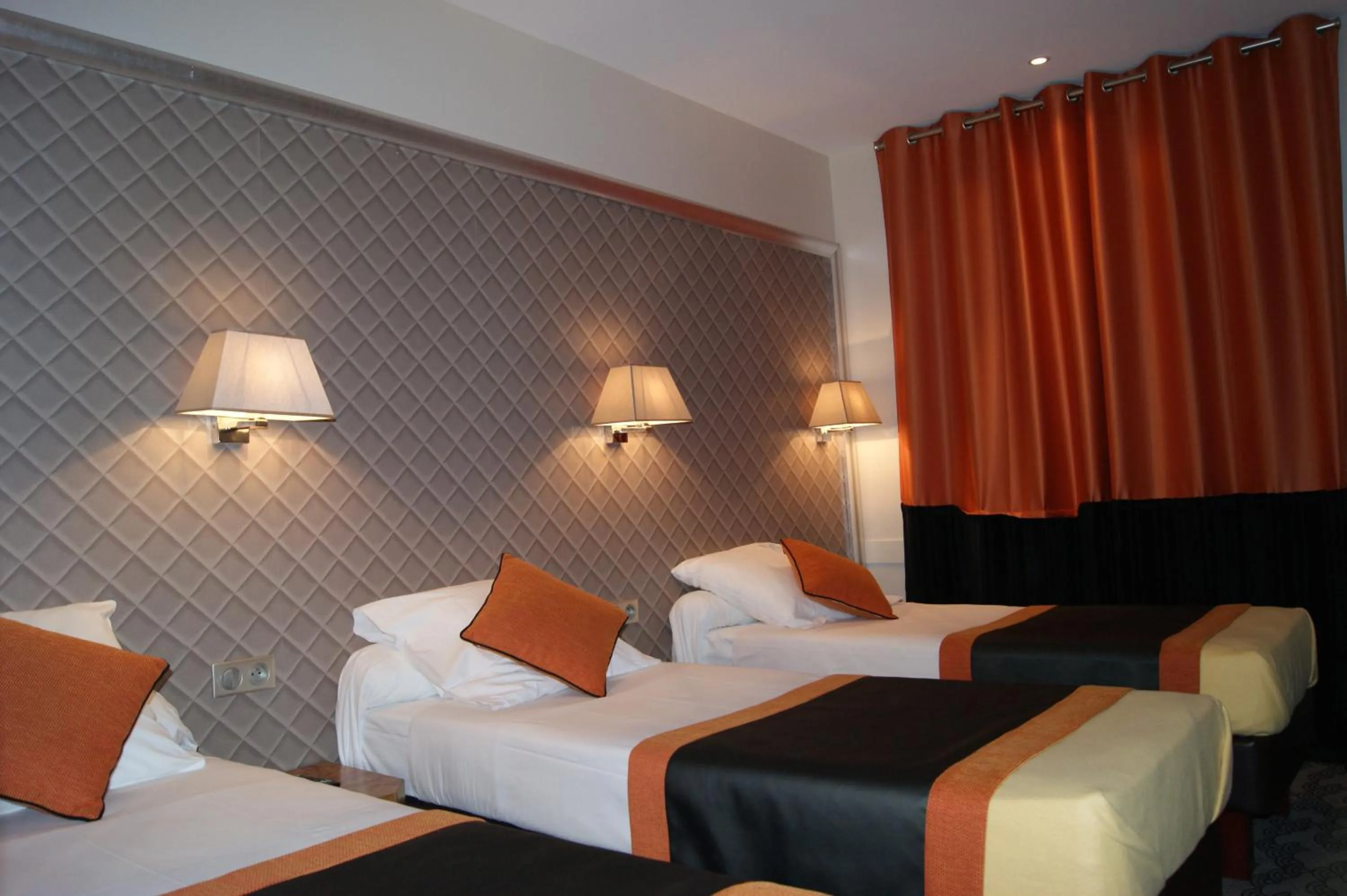 Bed in Hotel d'Amiens