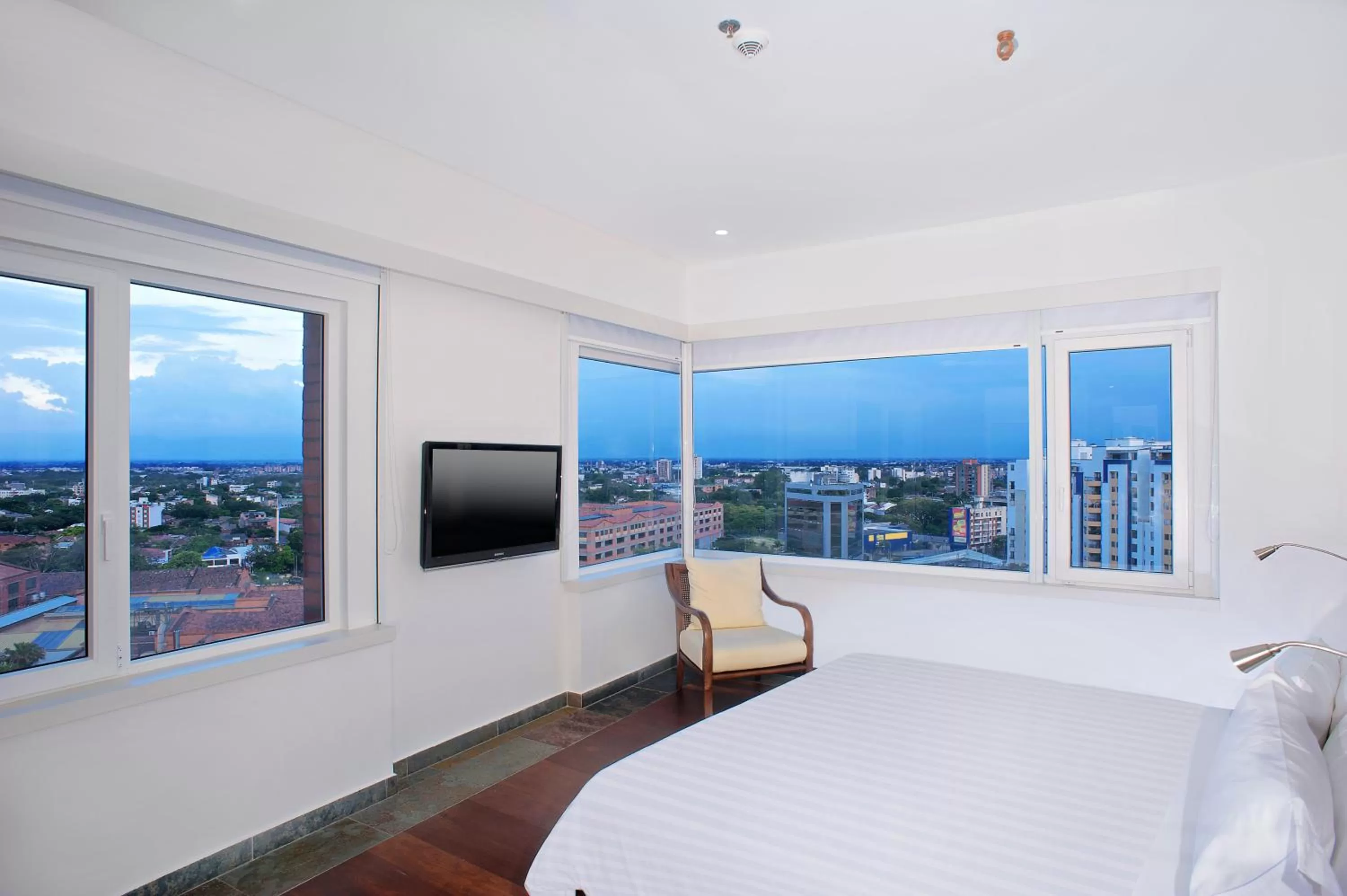 Photo of the whole room, Bed in Hotel Spiwak Chipichape Cali