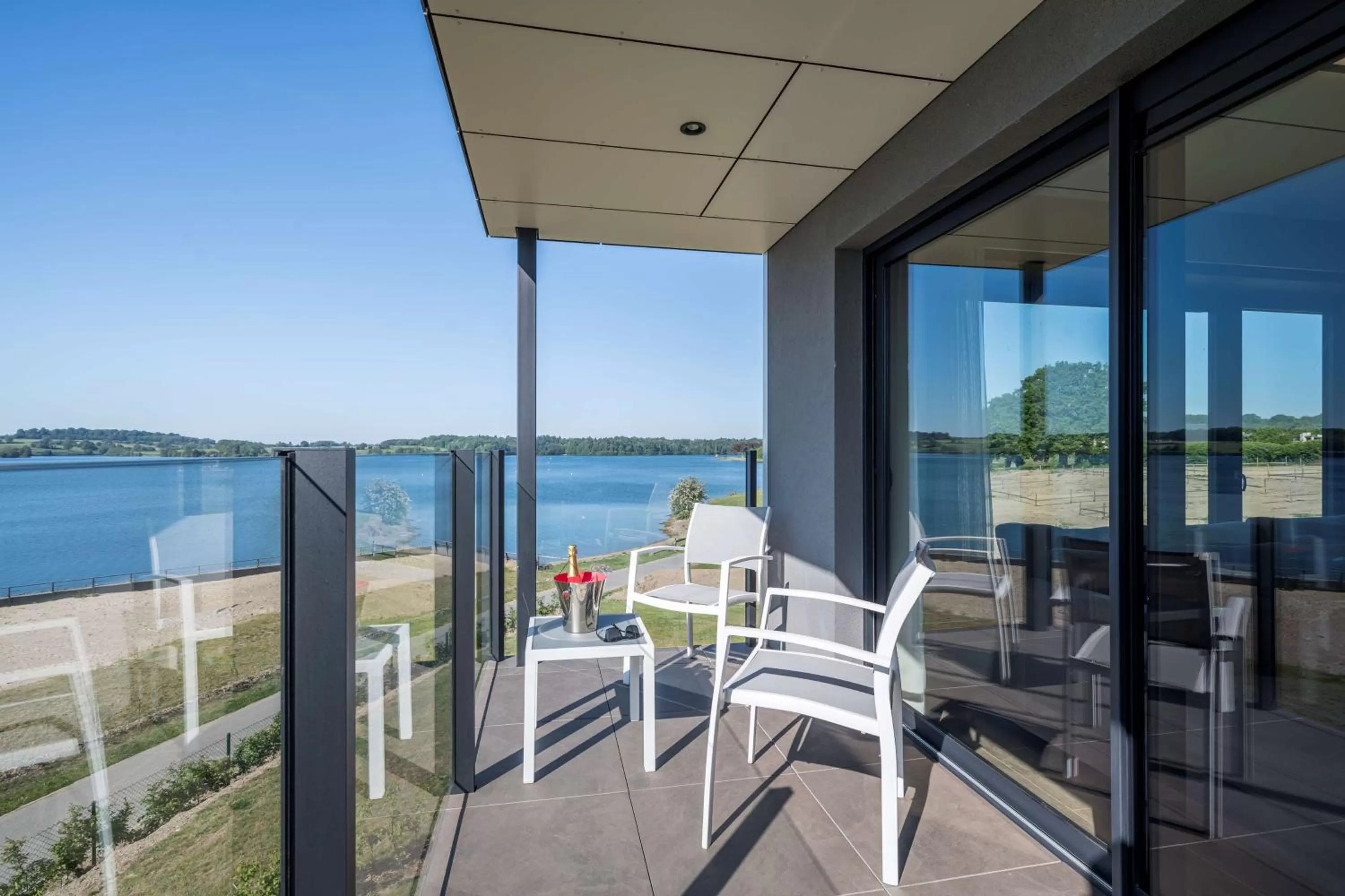 Photo of the whole room in Golden Lakes Hotel