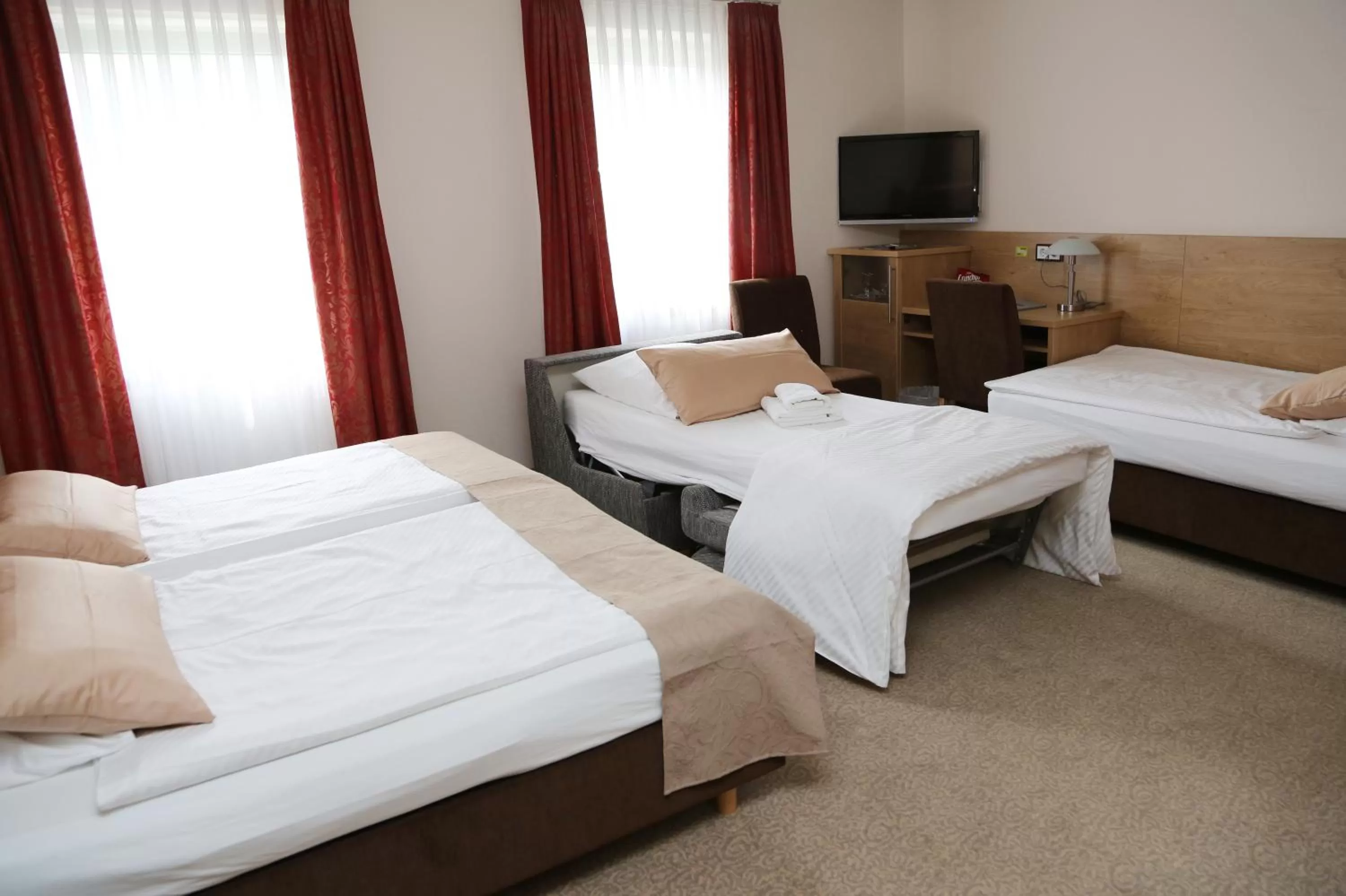 Toilet, Bed in Hotel Lindleinsmühle