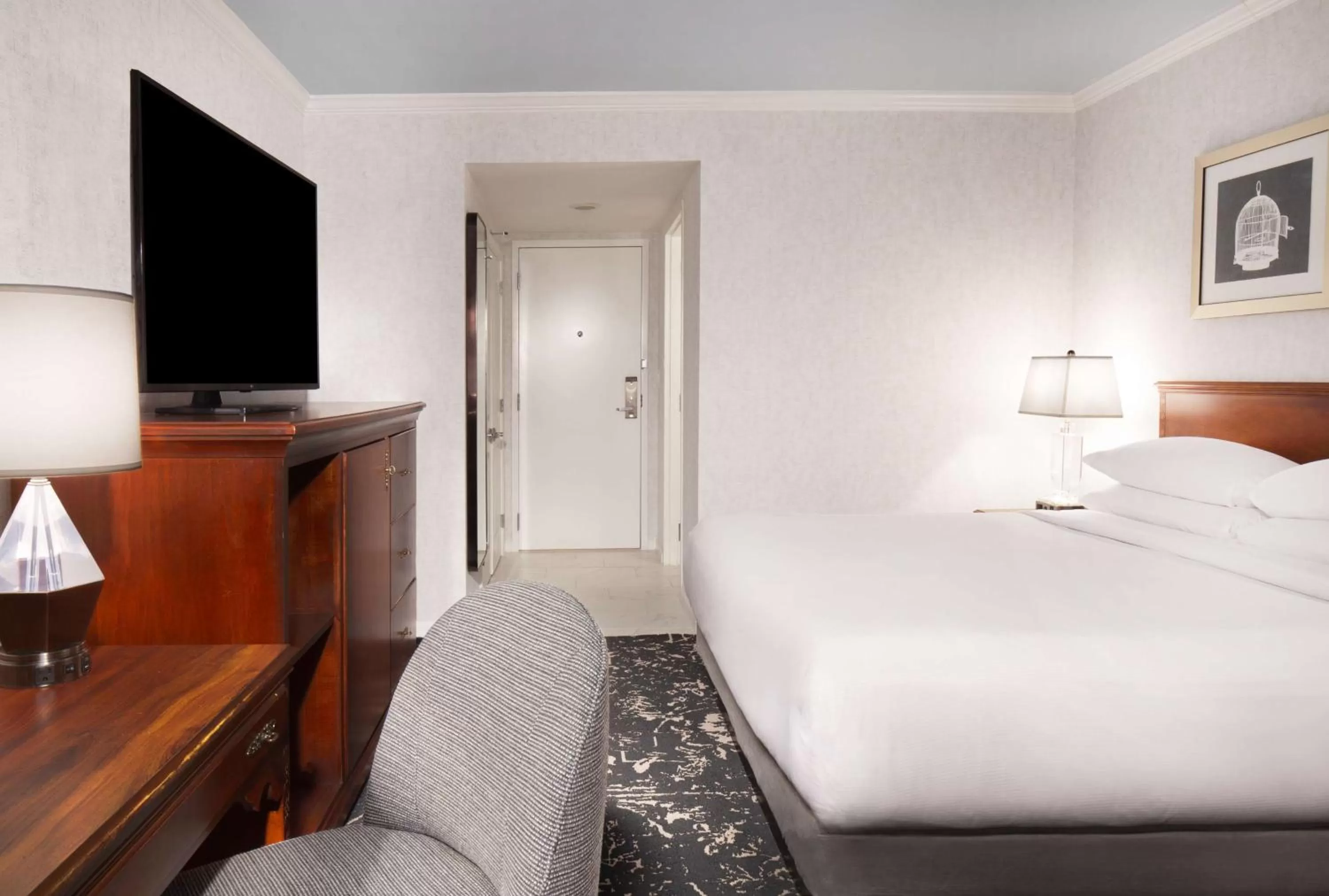 King Room with Bath Tub and City View - Mobility Access in Hilton Atlanta/Marietta Hotel & Conference Center