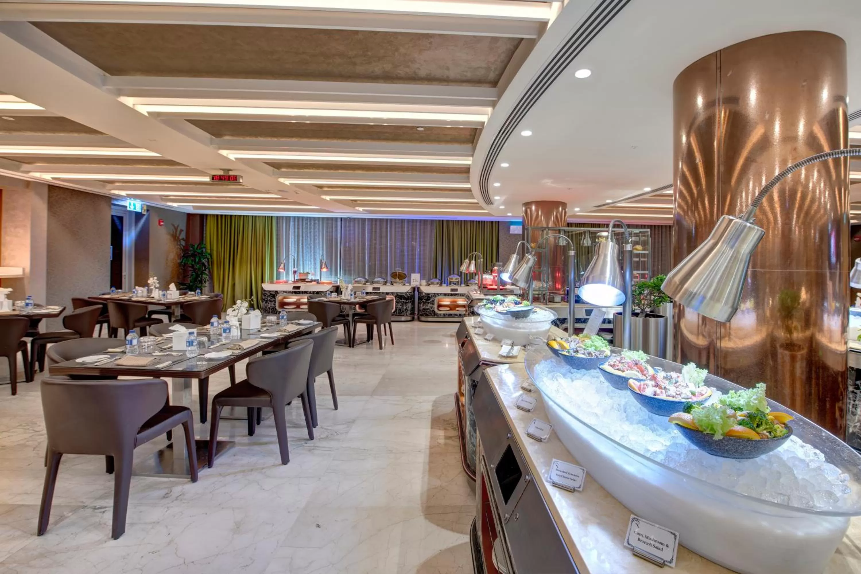 Restaurant/places to eat in Remal Hotel & Villas Al Dhannah City