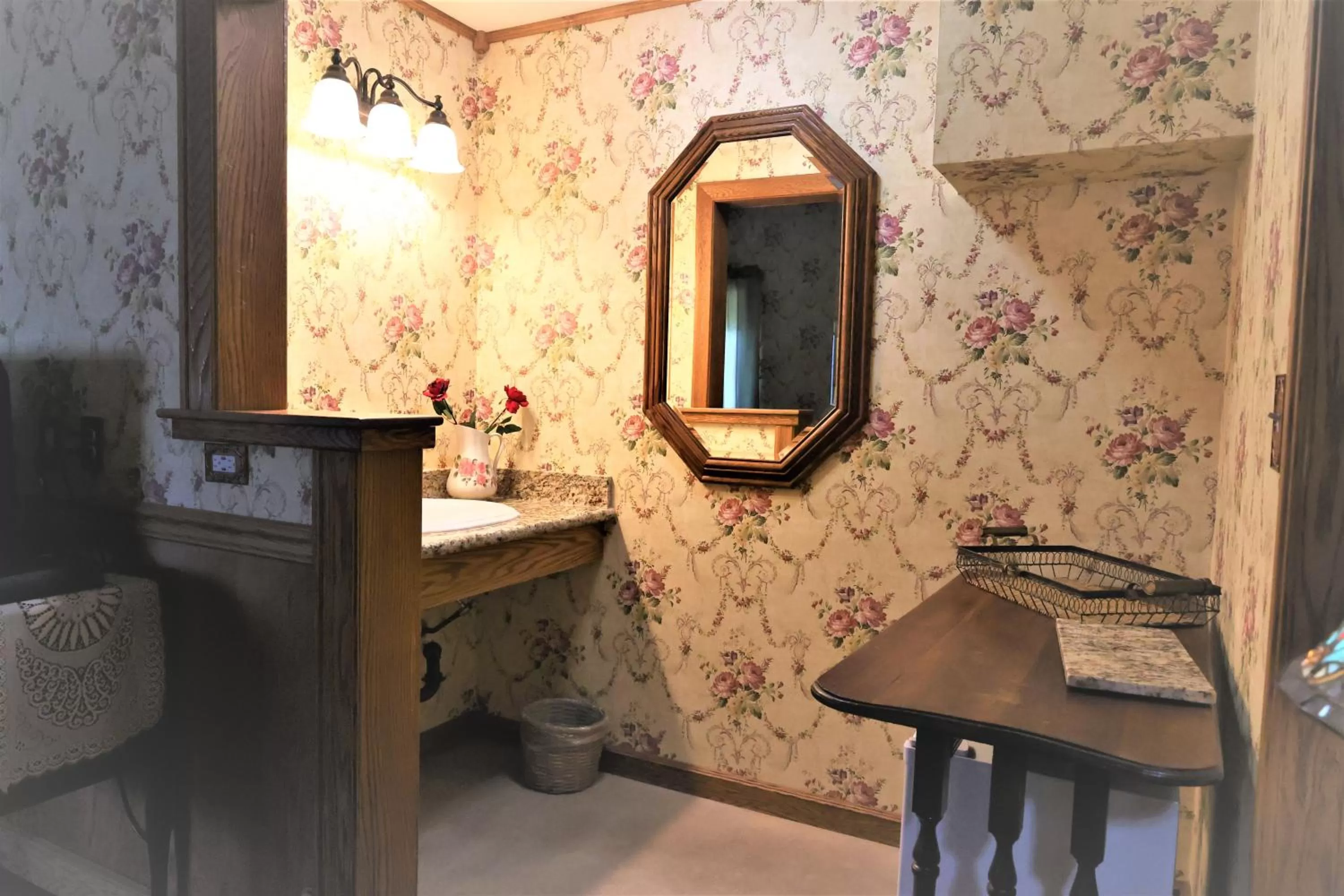 Bedroom in Mariposa Hotel Inn