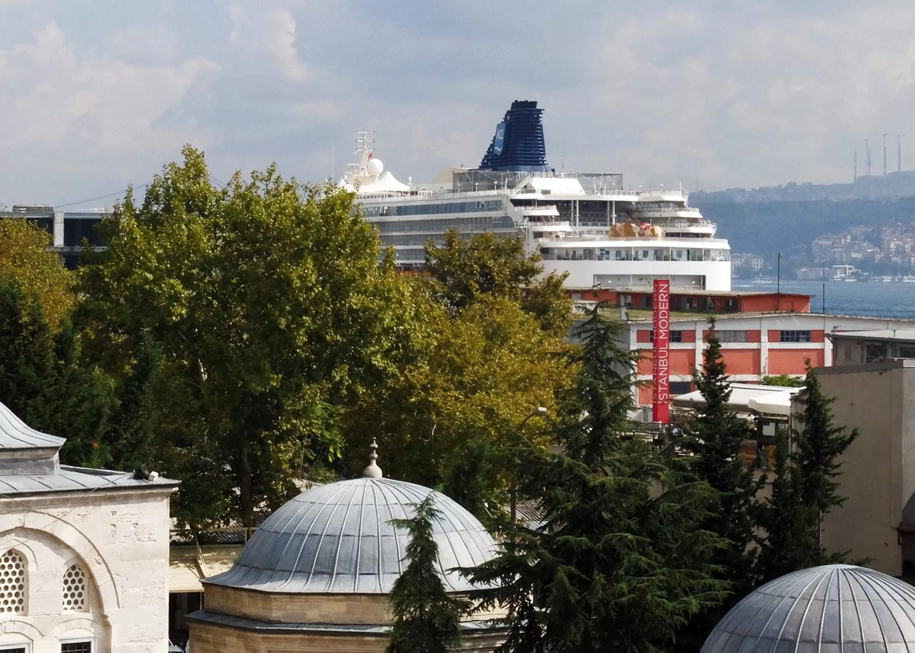 Nearby landmark in Port Hotel